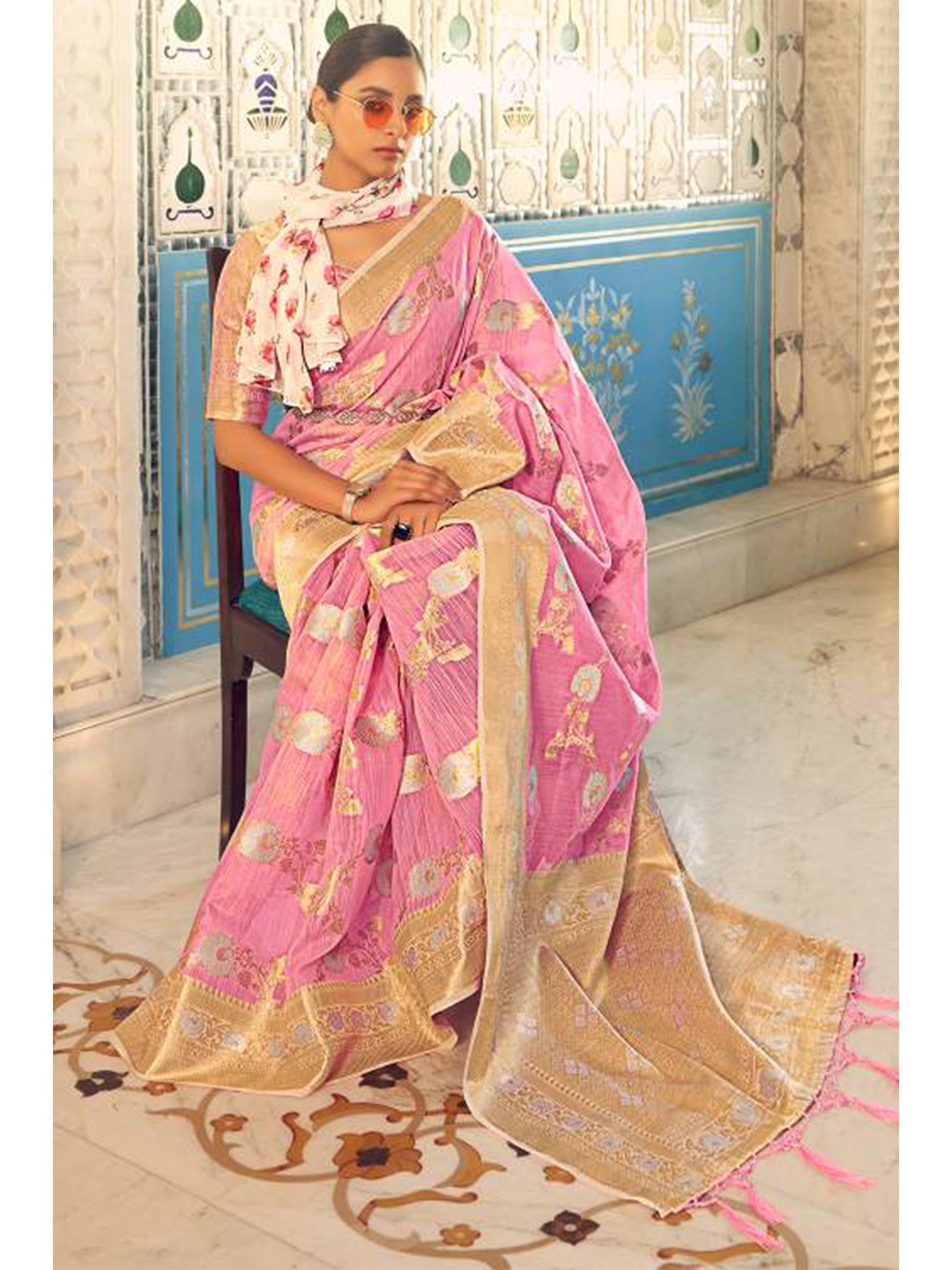 

KARAGIRI Pink & Gold-Toned Woven Design Zari Linen Blend Saree