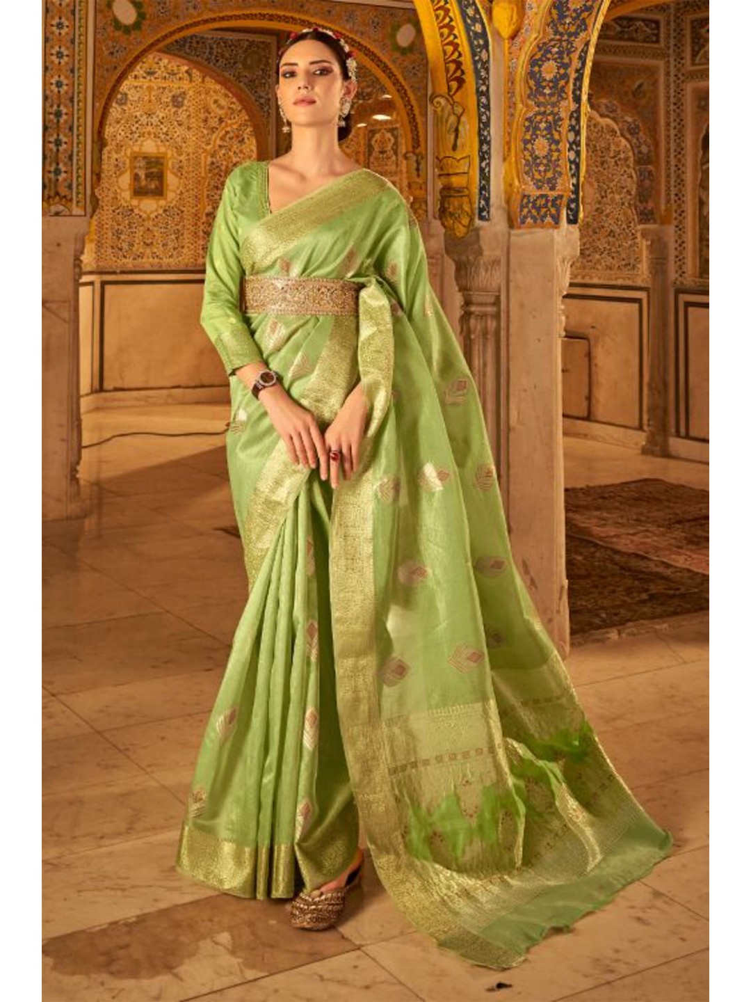 

KARAGIRI Green & Gold-Toned Ethnic Motifs Zari Banarasi Silk Saree