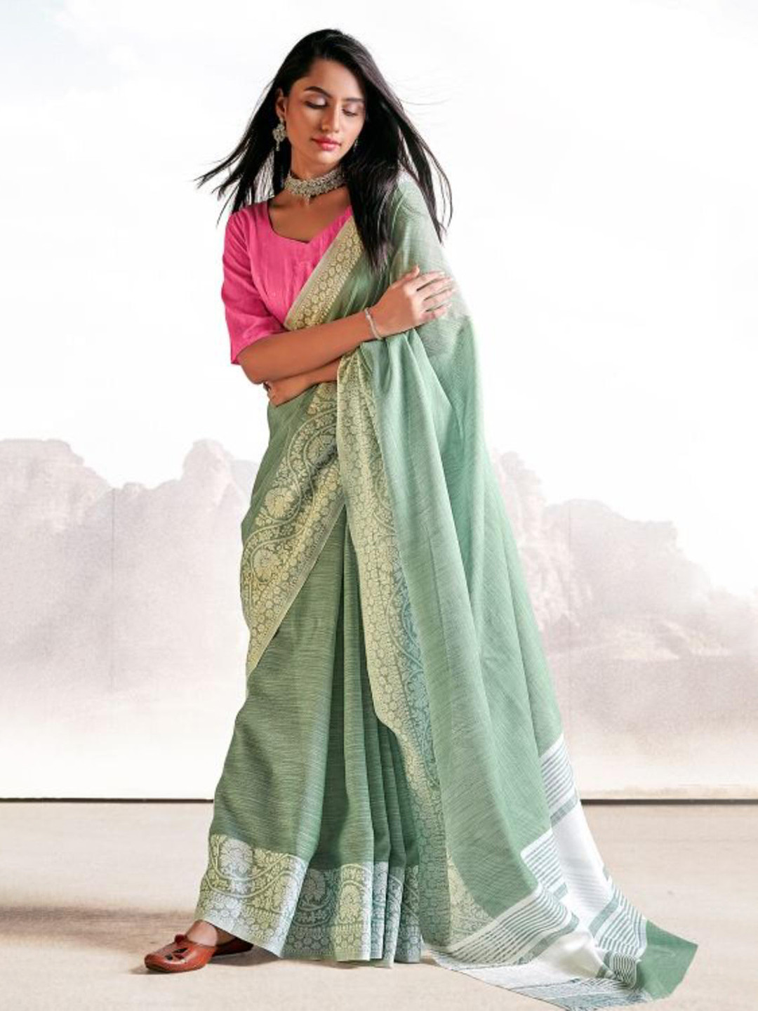 

KARAGIRI Green & White Linen Blend Saree
