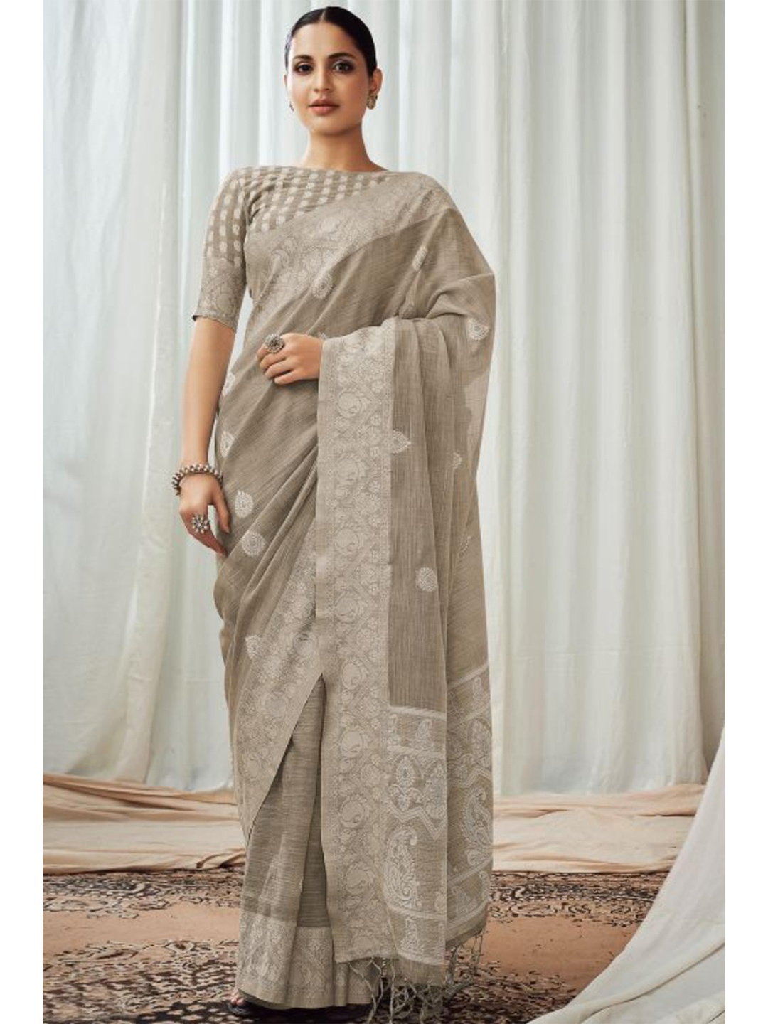 

KARAGIRI Grey & Cream-Coloured Kalamkari Saree