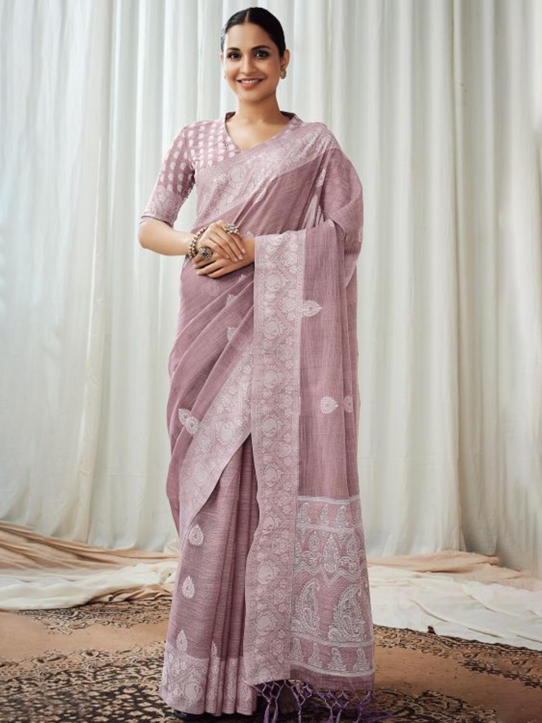 

KARAGIRI Purple & White Paisley Linen Saree