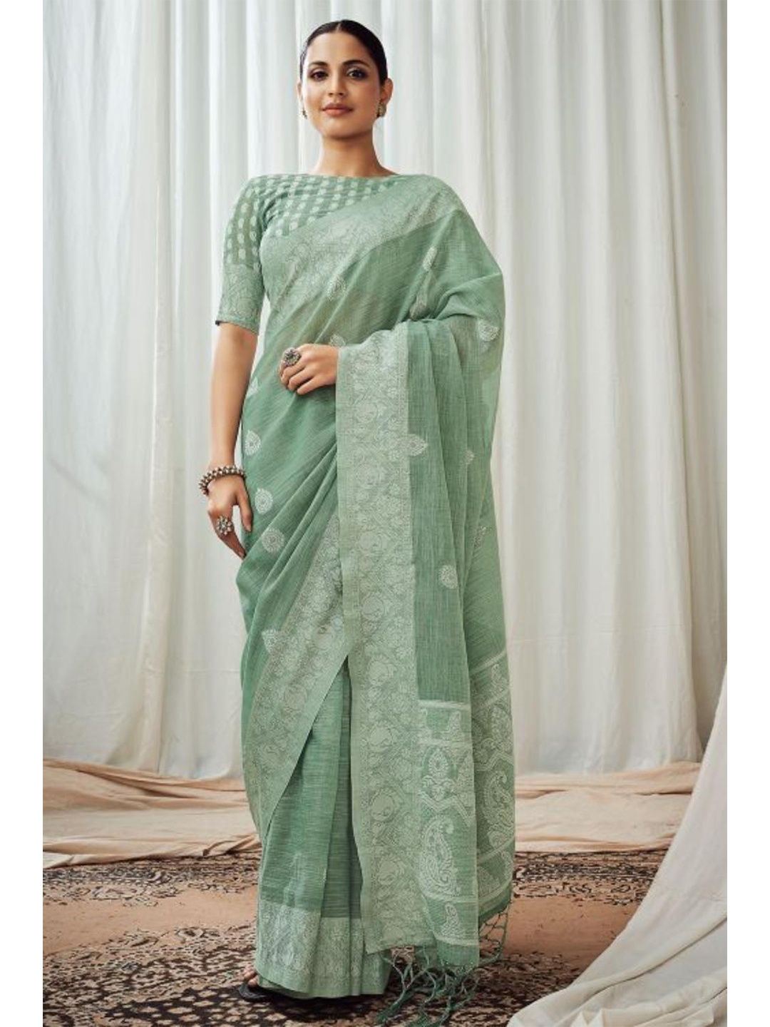 

KARAGIRI Green & White Paisley Saree