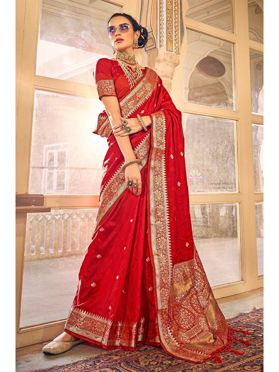 

KARAGIRI Red & Gold-Toned Floral Zari Satin Silk Saree