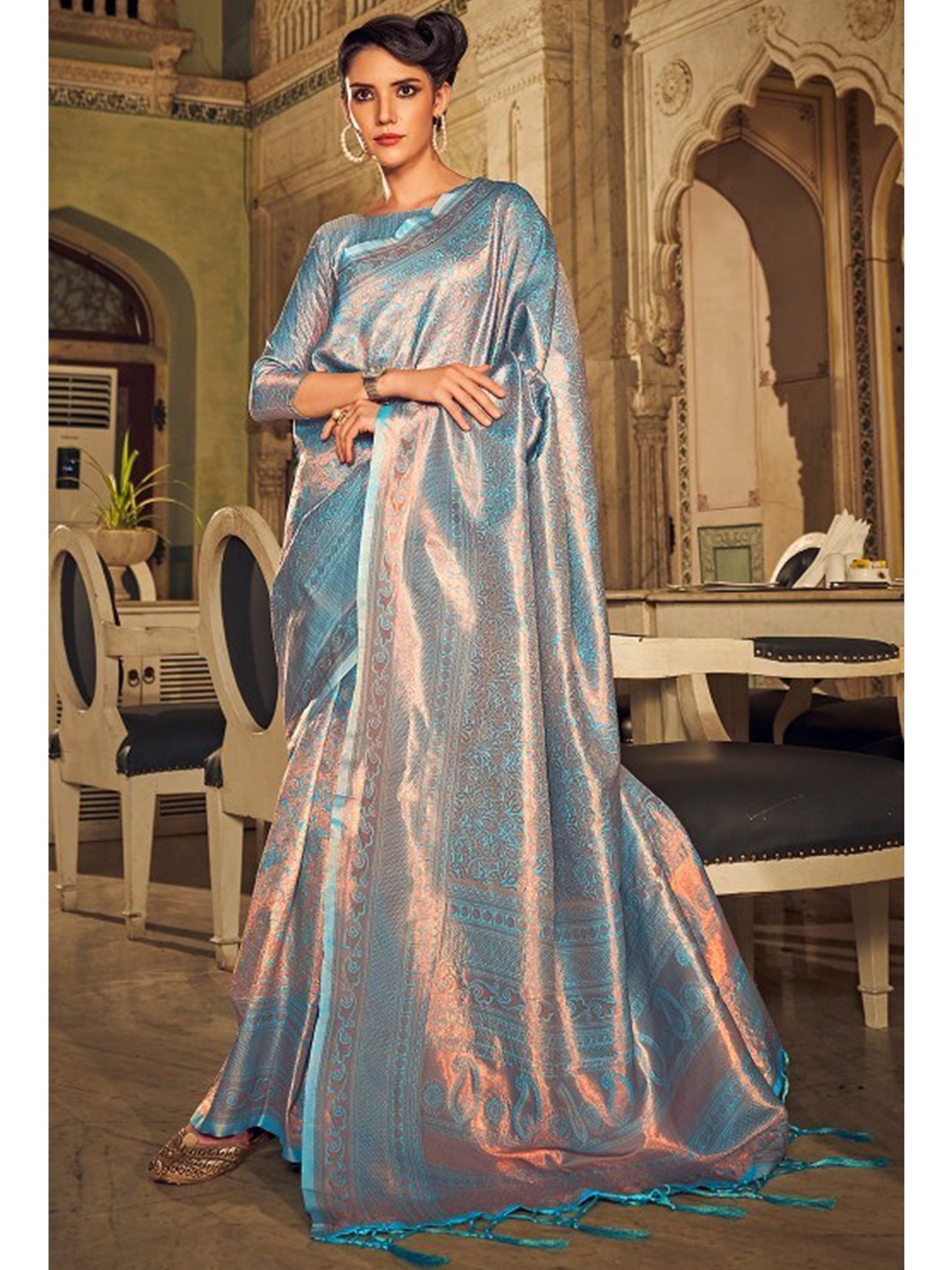 

KARAGIRI Blue & Gold-Toned Paisley Zari Silk Blend Kanjeevaram Saree