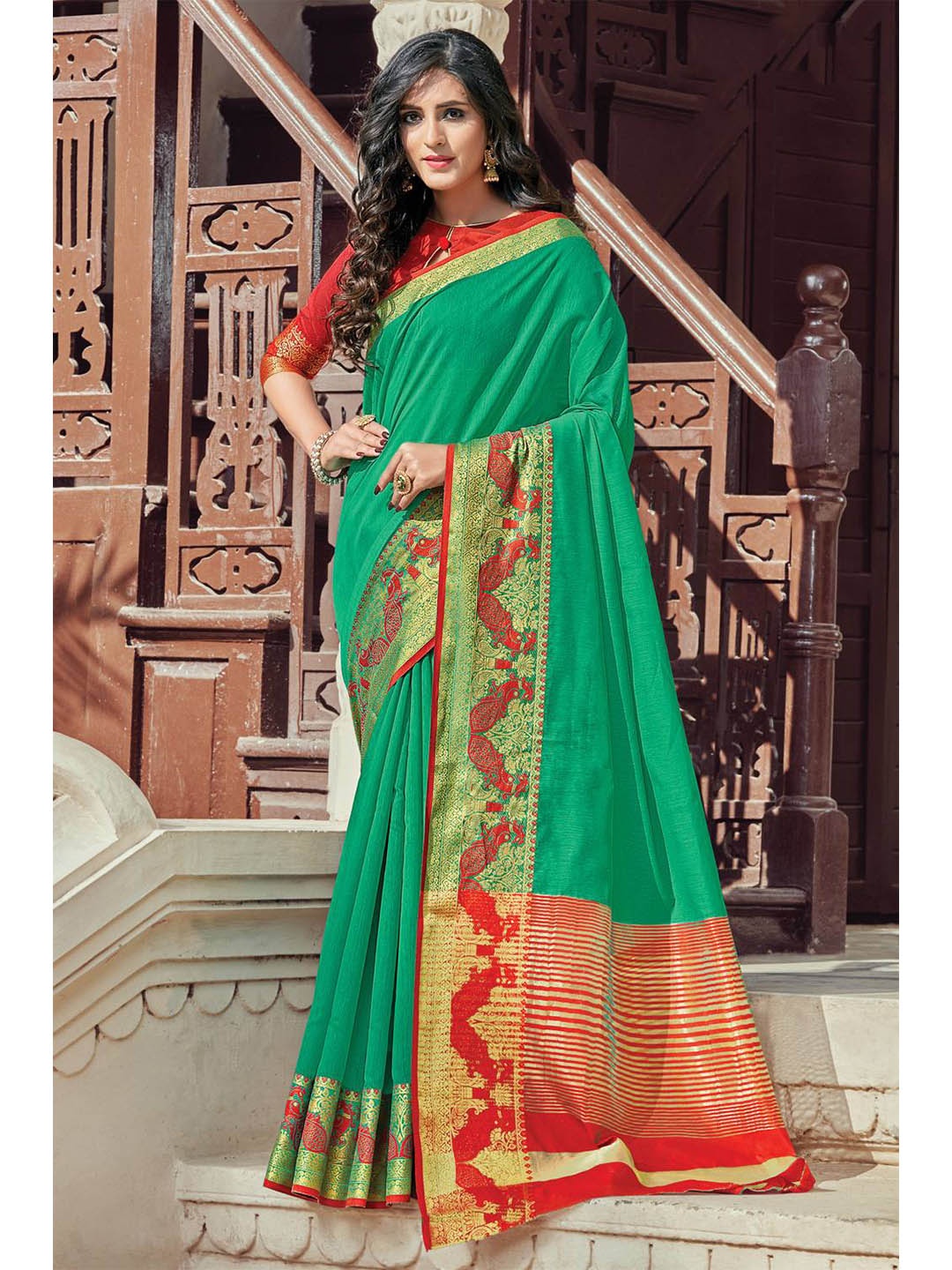 

KARAGIRI Green & Gold-Toned Woven Design Saree