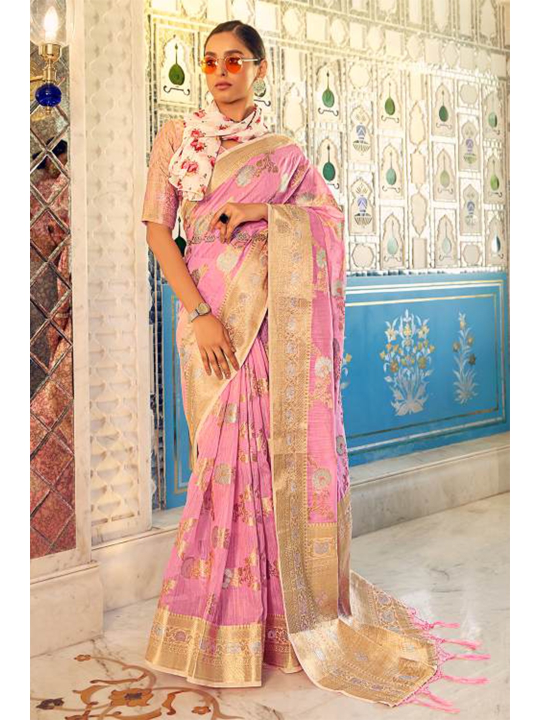 

KARAGIRI Pink & Gold-Toned Floral Zari Linen Blend Saree