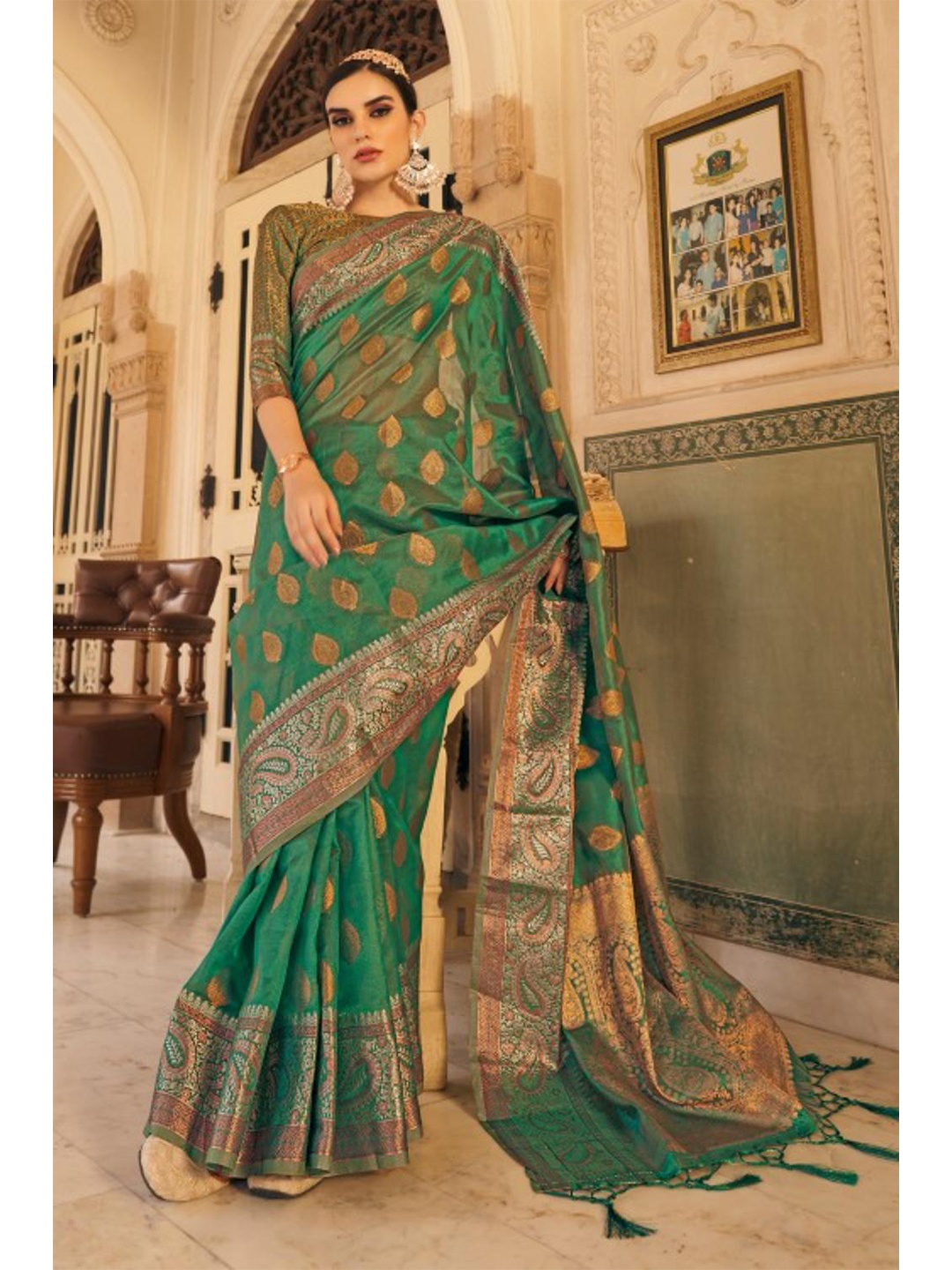 

KARAGIRI Green & Gold-Toned Ethnic Motifs Organza Saree