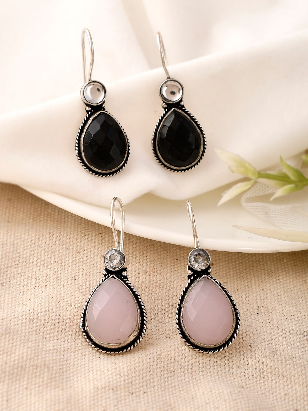 

AQUASTREET JEWELS Set of 2 Black & Pink Oxidised Teardrop Shaped Drop Earrings