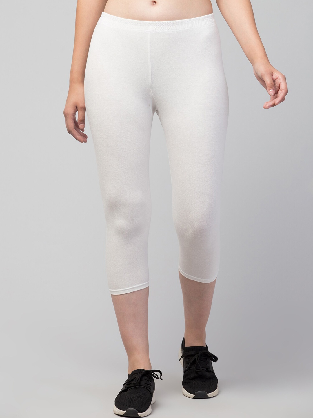 

Apraa & Parma Women White Skinny Fit Cotton Capris