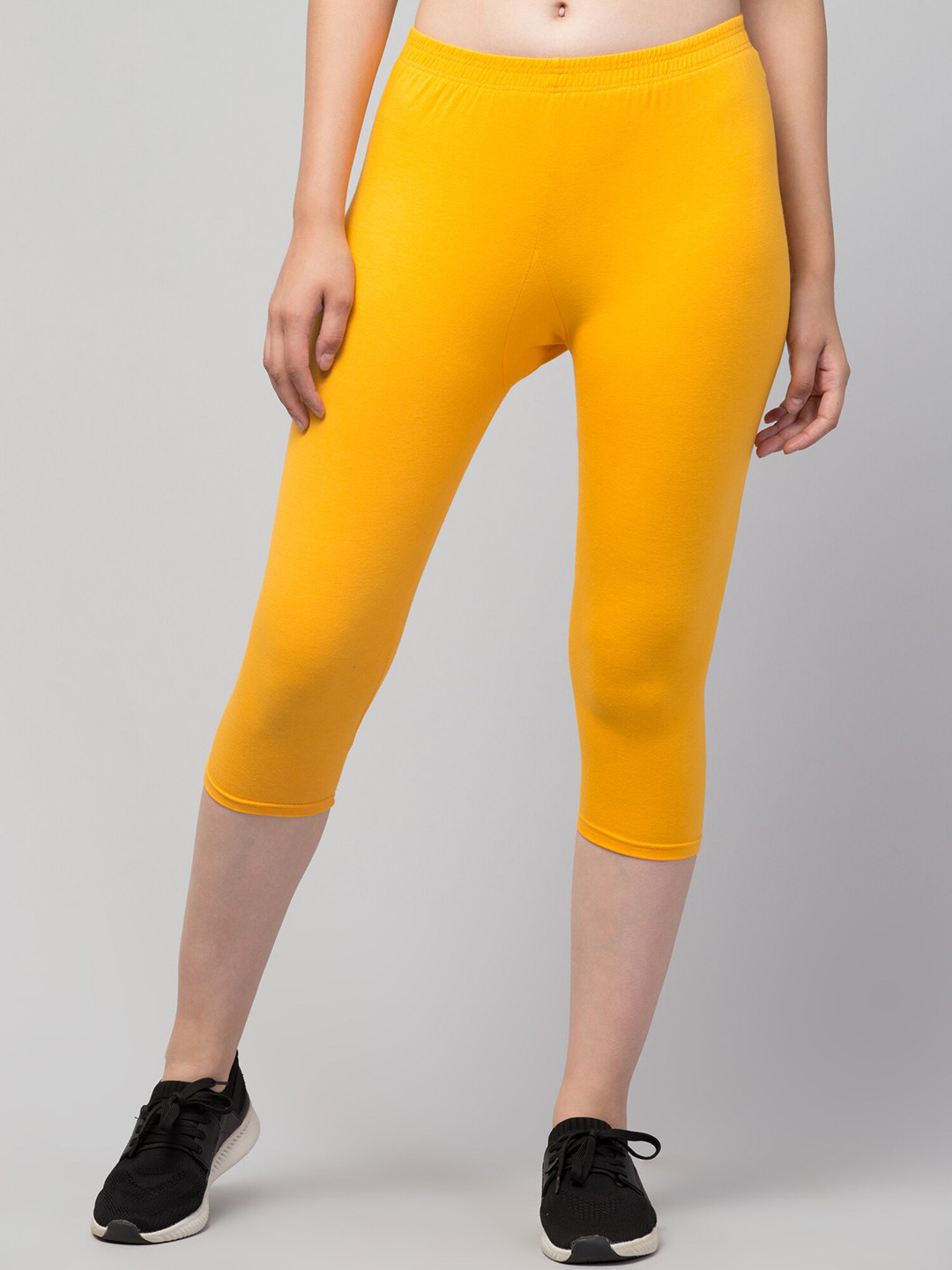 

Apraa & Parma Women Yellow Skinny Fit Capris