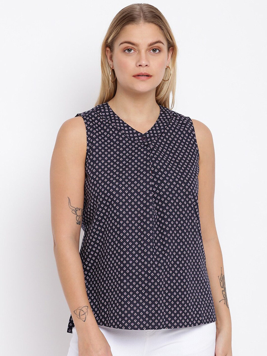 

abof Women Black & White Geometric Print Top