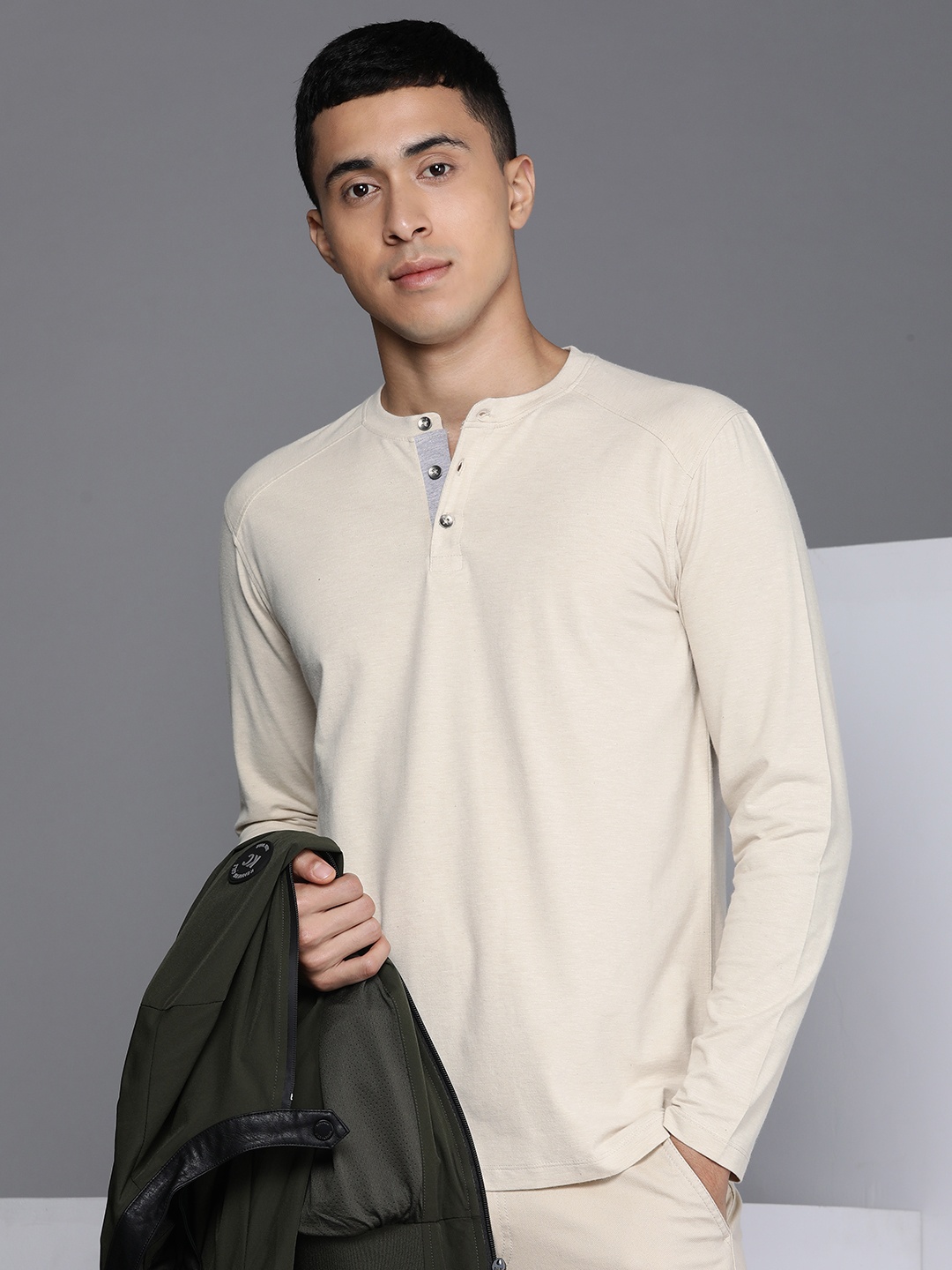 

Kenneth Cole Men Cream-Coloured Solid Henley Neck T-shirt