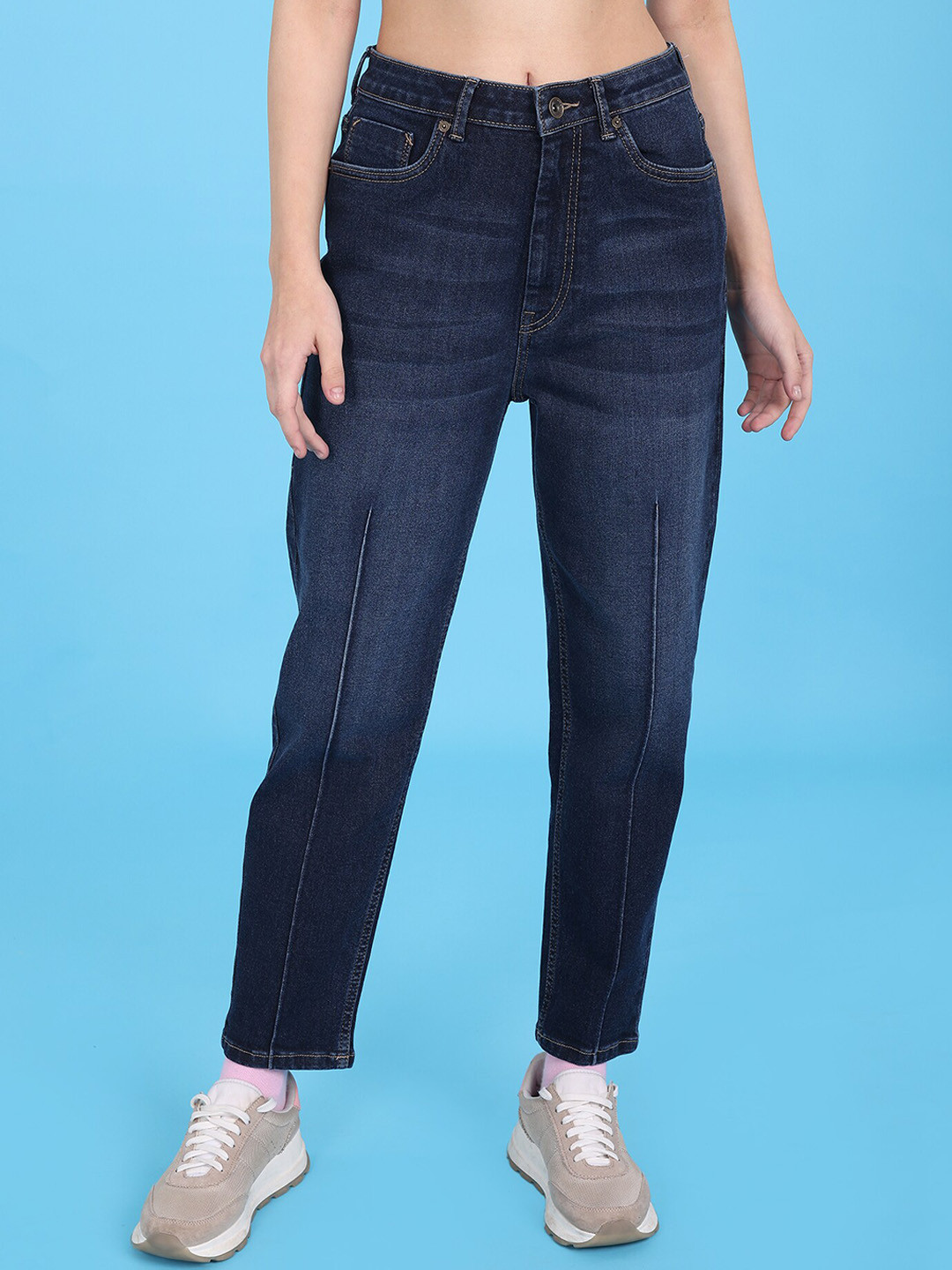 

Flying Machine Women Blue Boy Friend Fit High-Rise Light Fade Stretchable Jeans