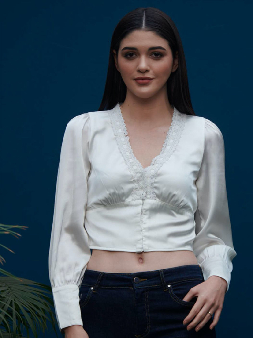 

Style Island Women White & Blue Floral Print Cinched Waist Top