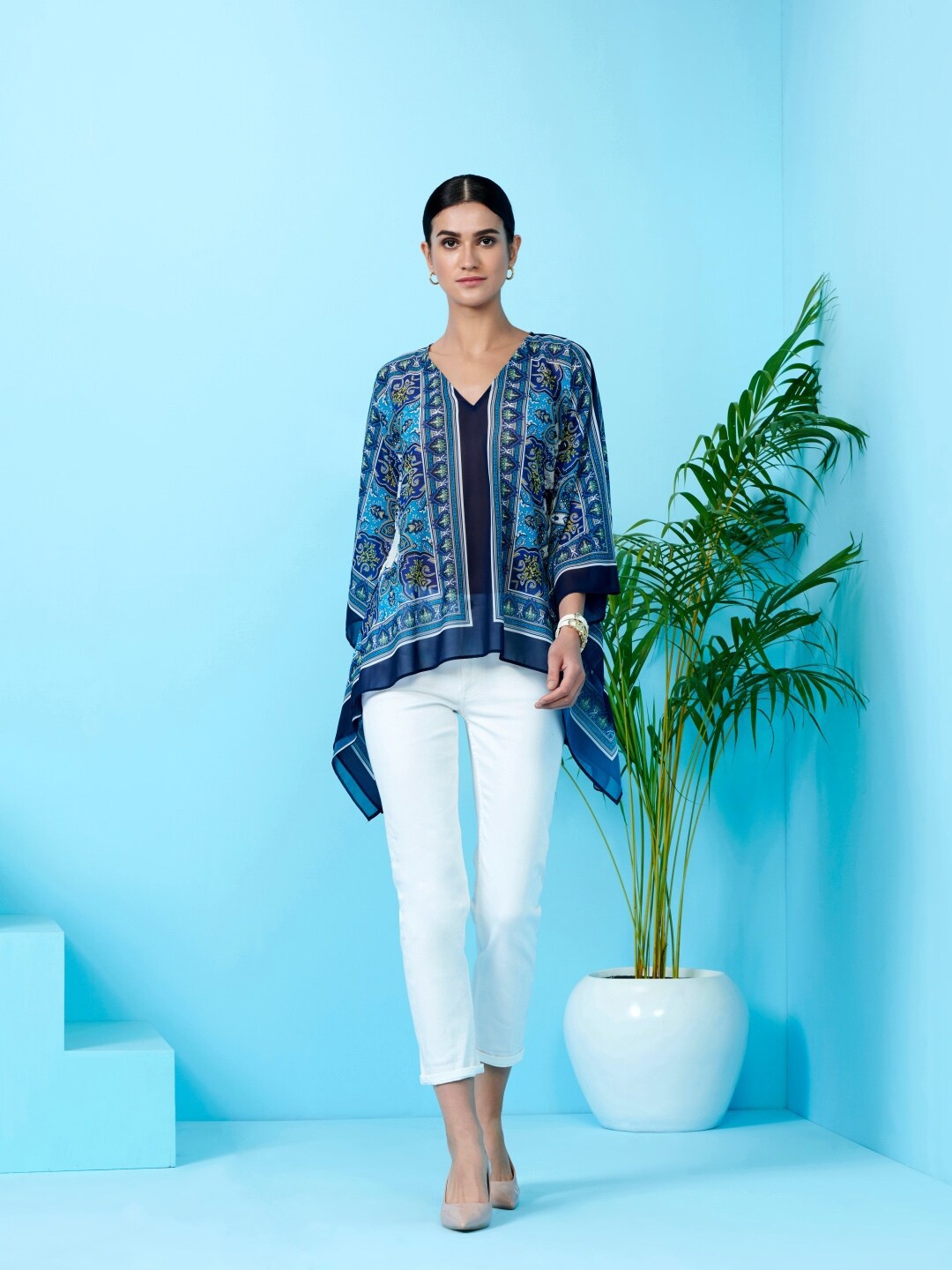 

Style Island Women Blue & Green Floral Print Top