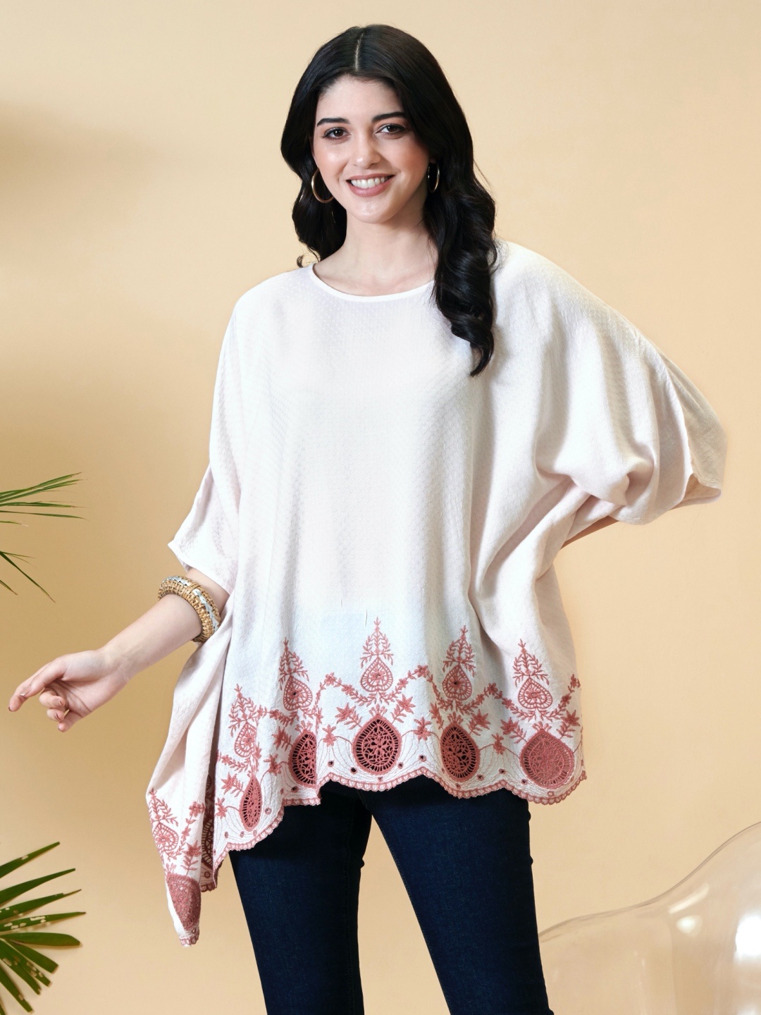 

Style Island Women White & Red Geometric Print Kaftan Top