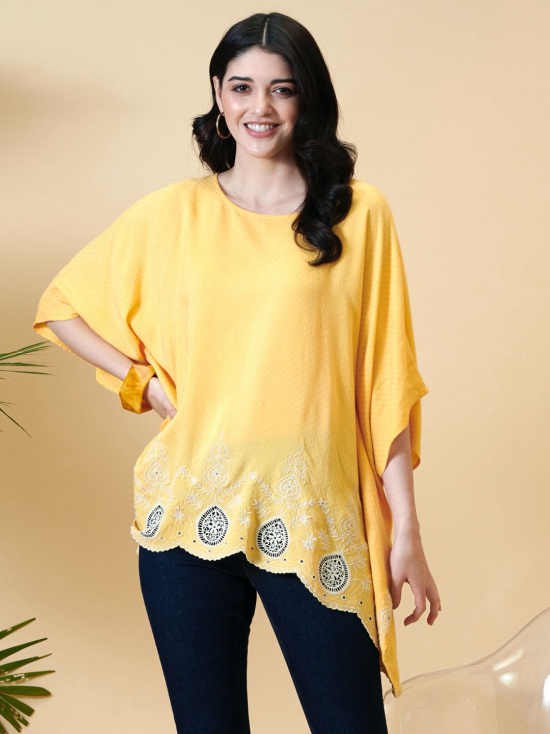 

Style Island Women Yellow & White Kaftan Top