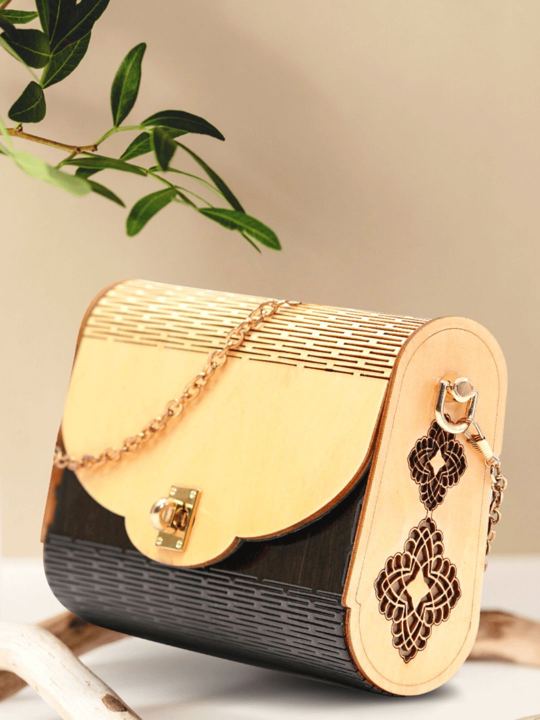 

scherico Women Black Rush Premium Wooden Handbag