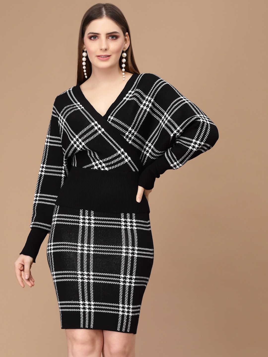 

Mafadeny Black & White Checked Bodycon Dress