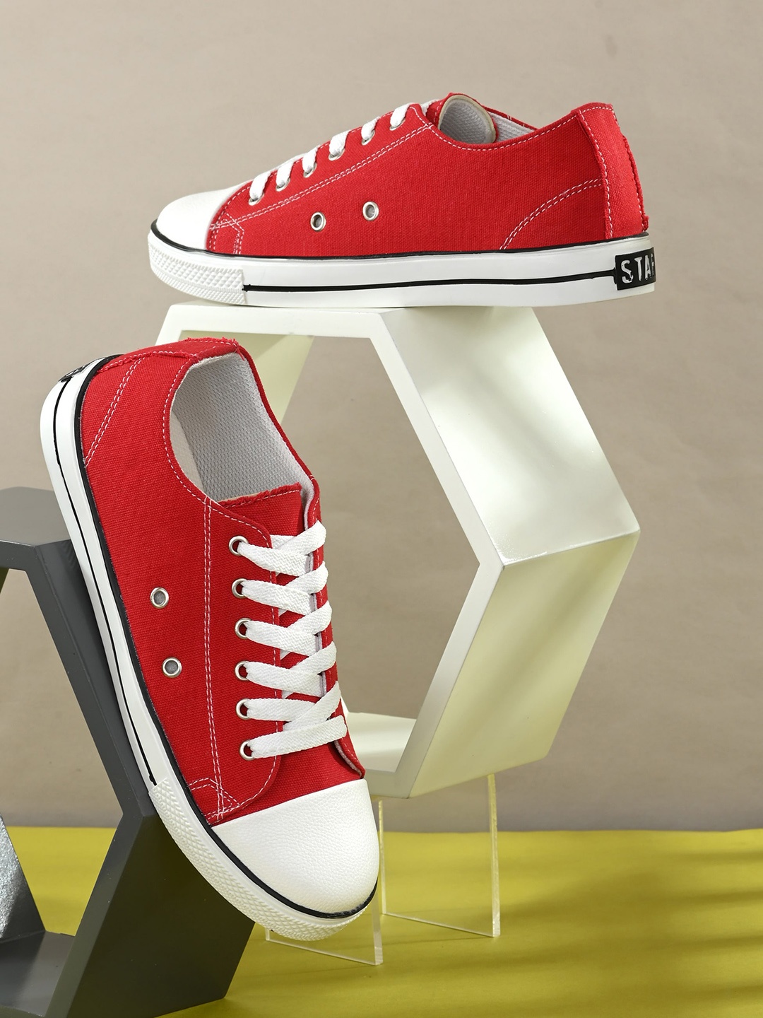 

sneakers villa Women Colourblocked Sneakers, Red