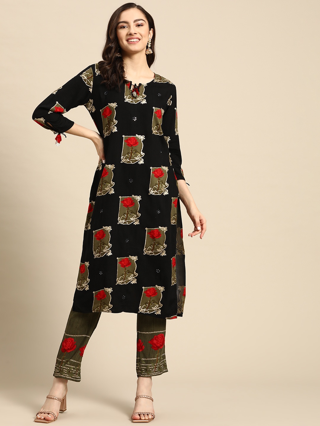 

Sangria Women Floral Printed Kurta with Trousers, Black