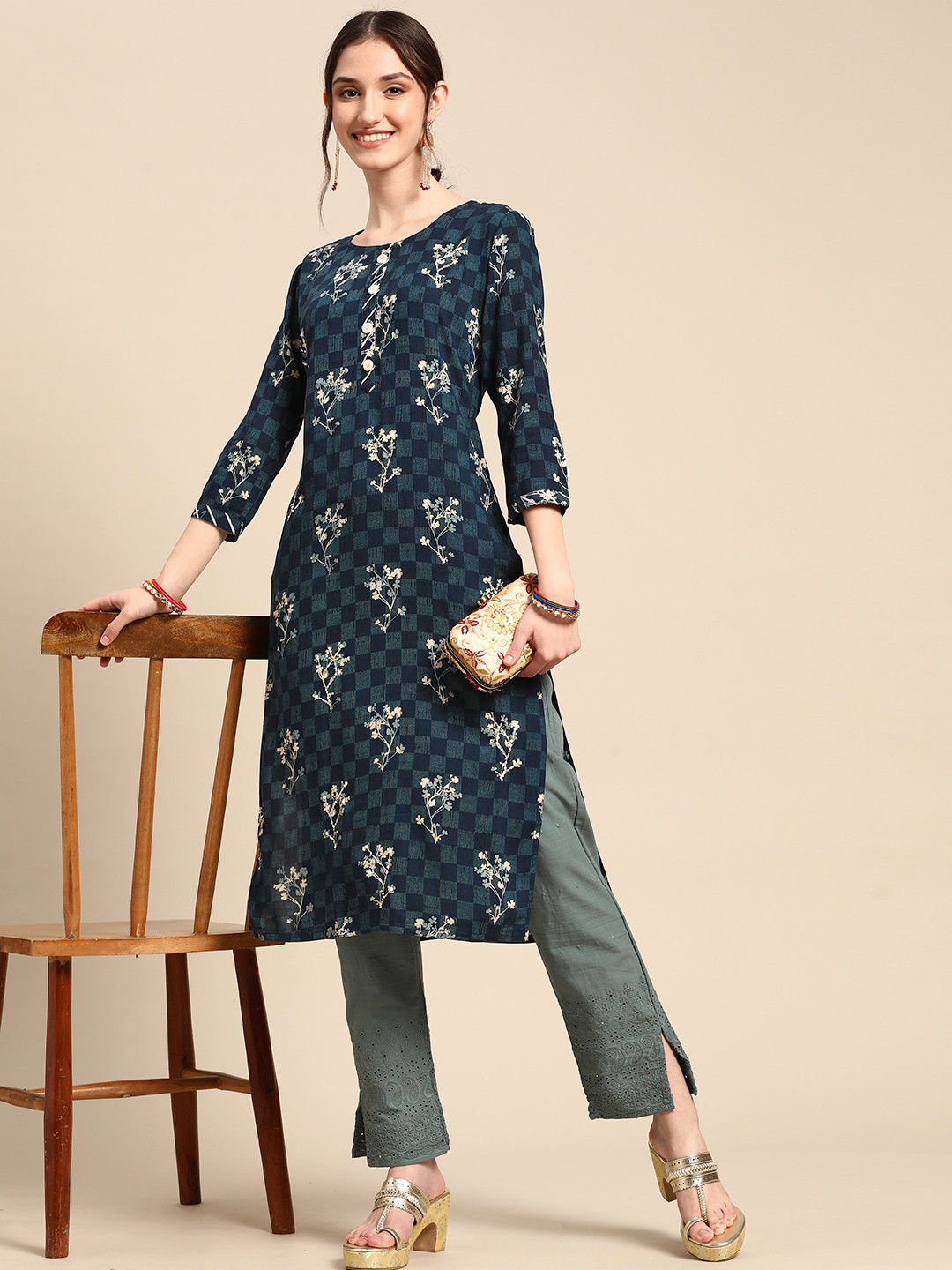 

Sangria Women Floral Printed Thread Work Kurta with Trousers, Blue