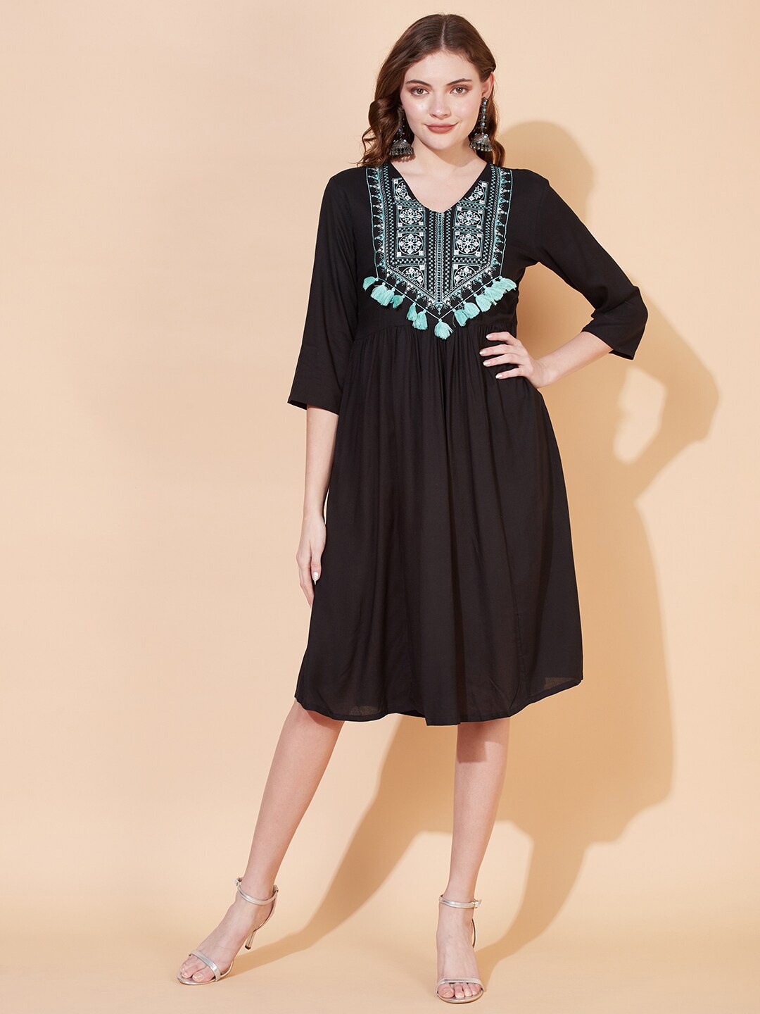 

FASHOR Black Ethnic Motifs Embroidered Ethnic Dress