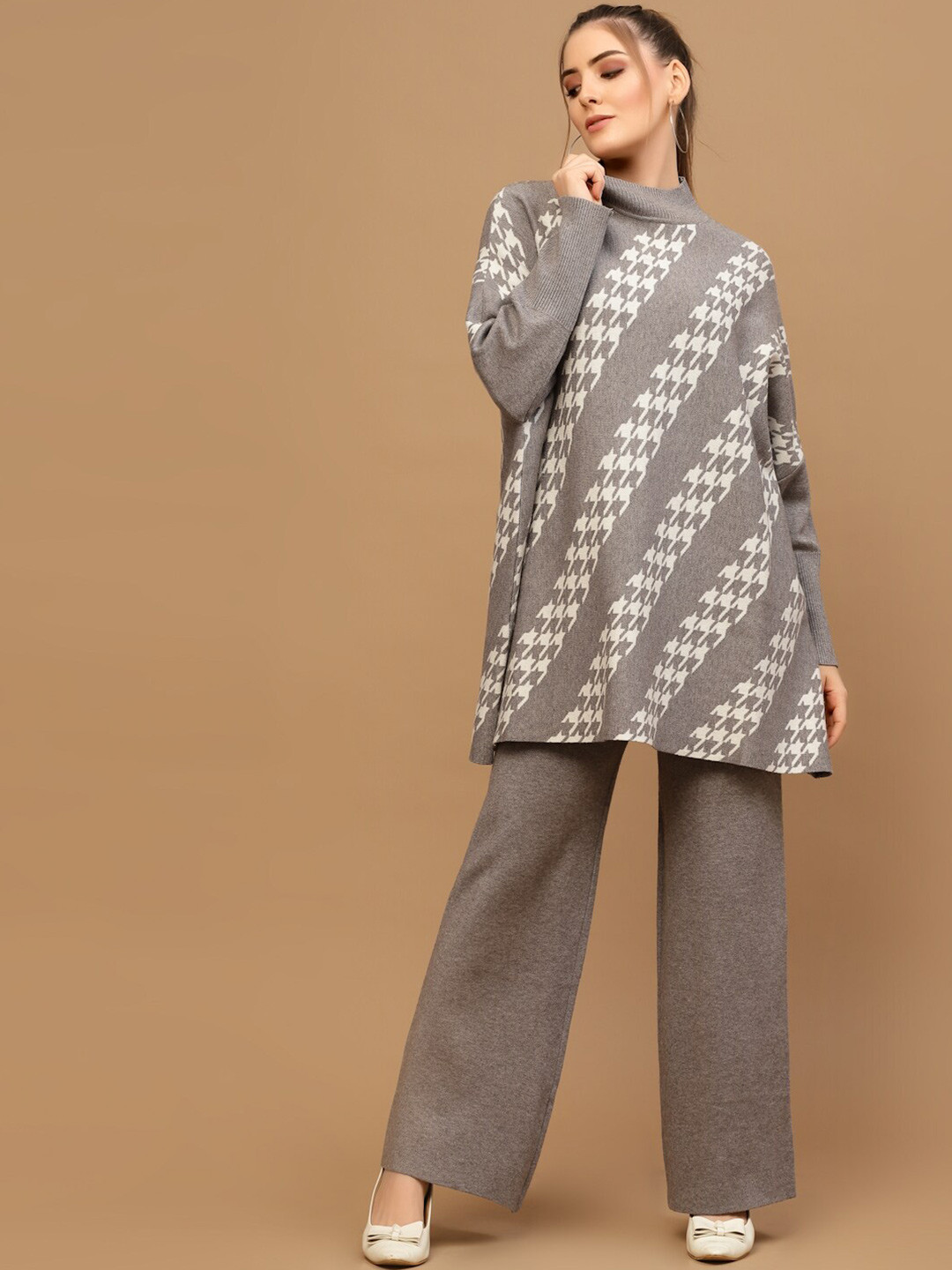

Mafadeny Women Grey & White Tunic With Palazzos