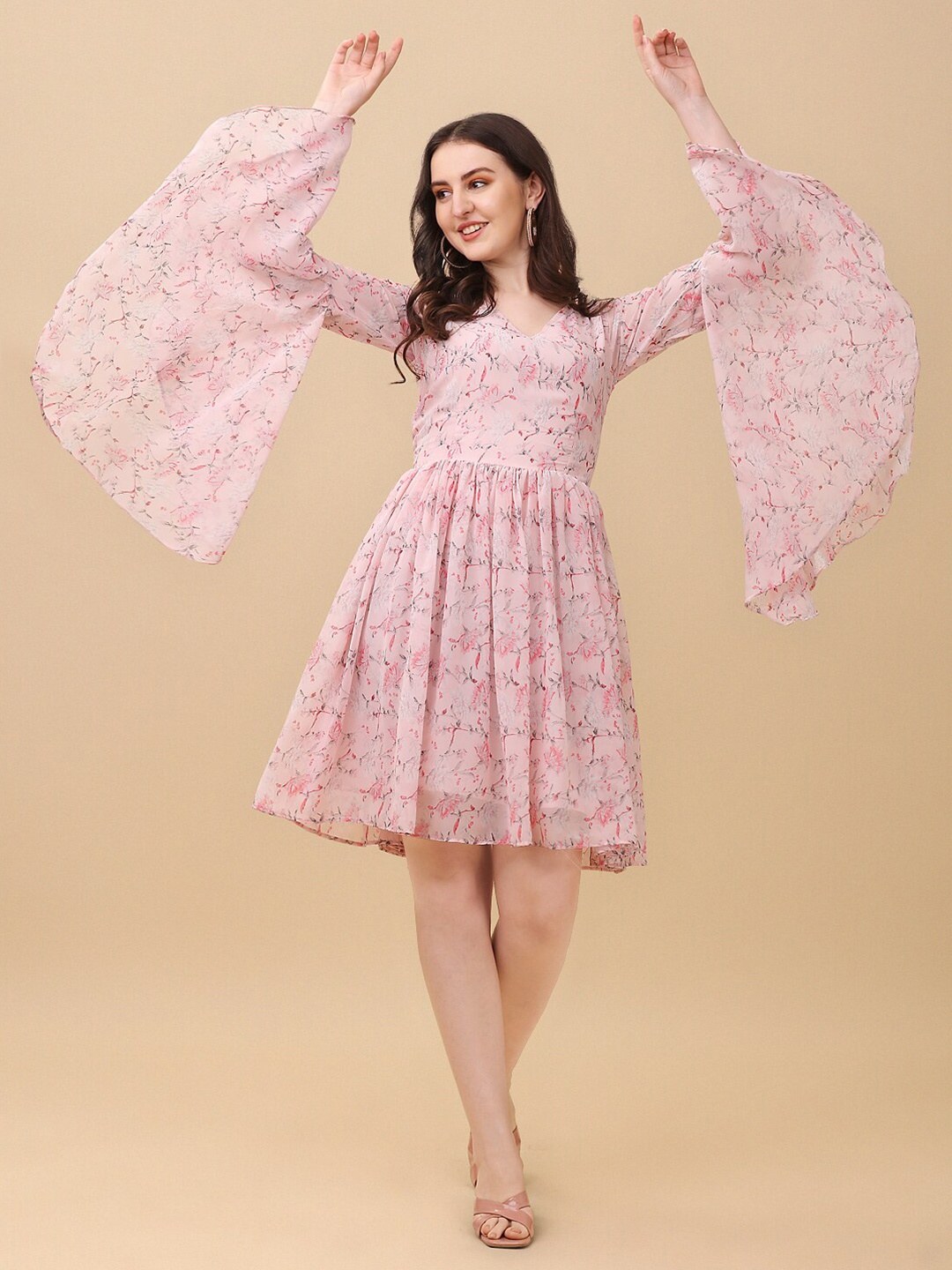 

Vidraa Western Store Off White & Pink Floral Georgette Dress