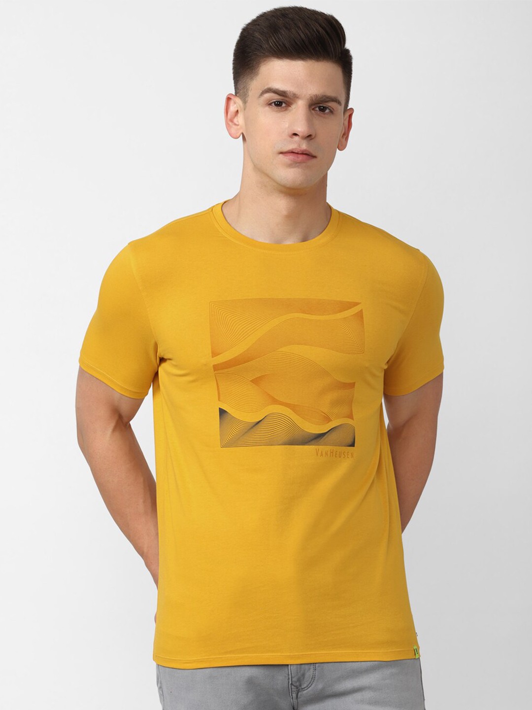 

V Dot Men Yellow Sports Printed Slim Fit T-shirt