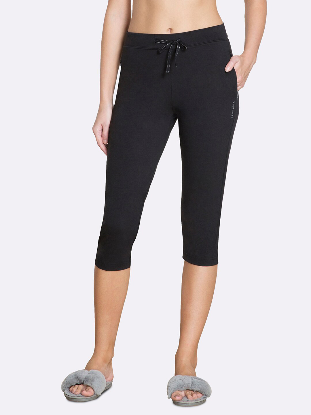 

Van Heusen Reflective Trim Mid-Rise Lounge Capris, Black