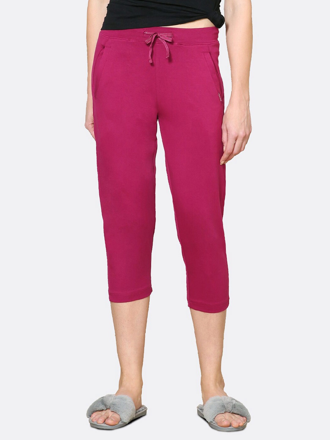 

Van Heusen Women Solid Cotton Smart Tech Easy Stain Release Lounge Capris, Maroon