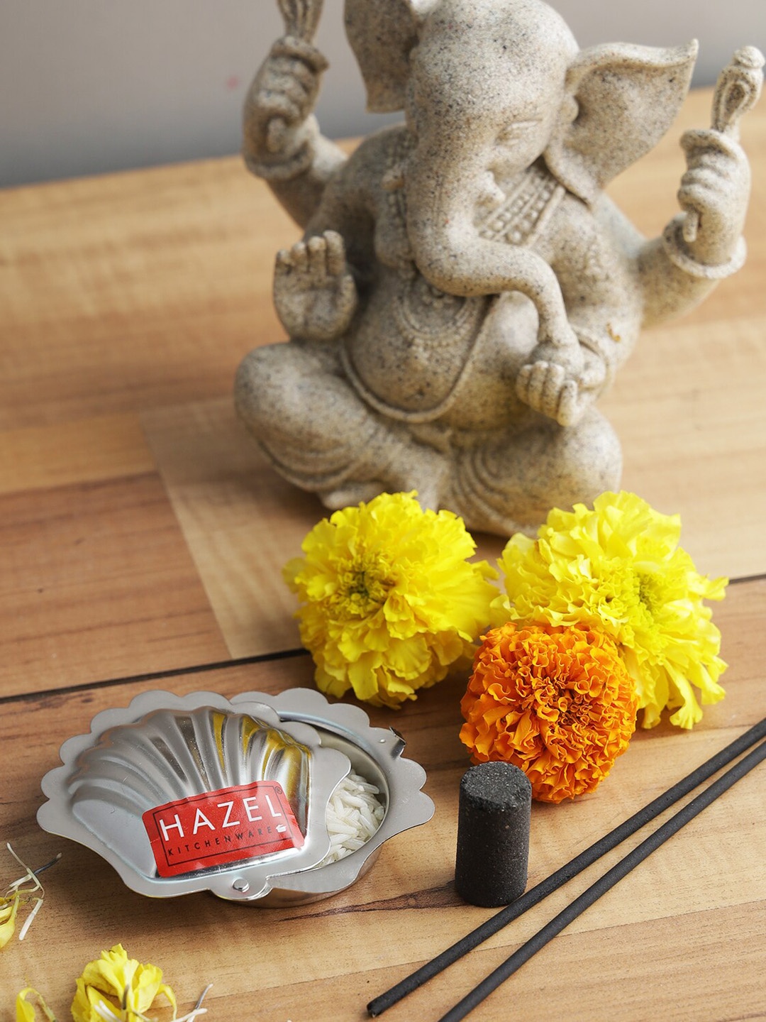 

HAZEL Silver-Toned Shell Shaped Haldi Kumkum Box