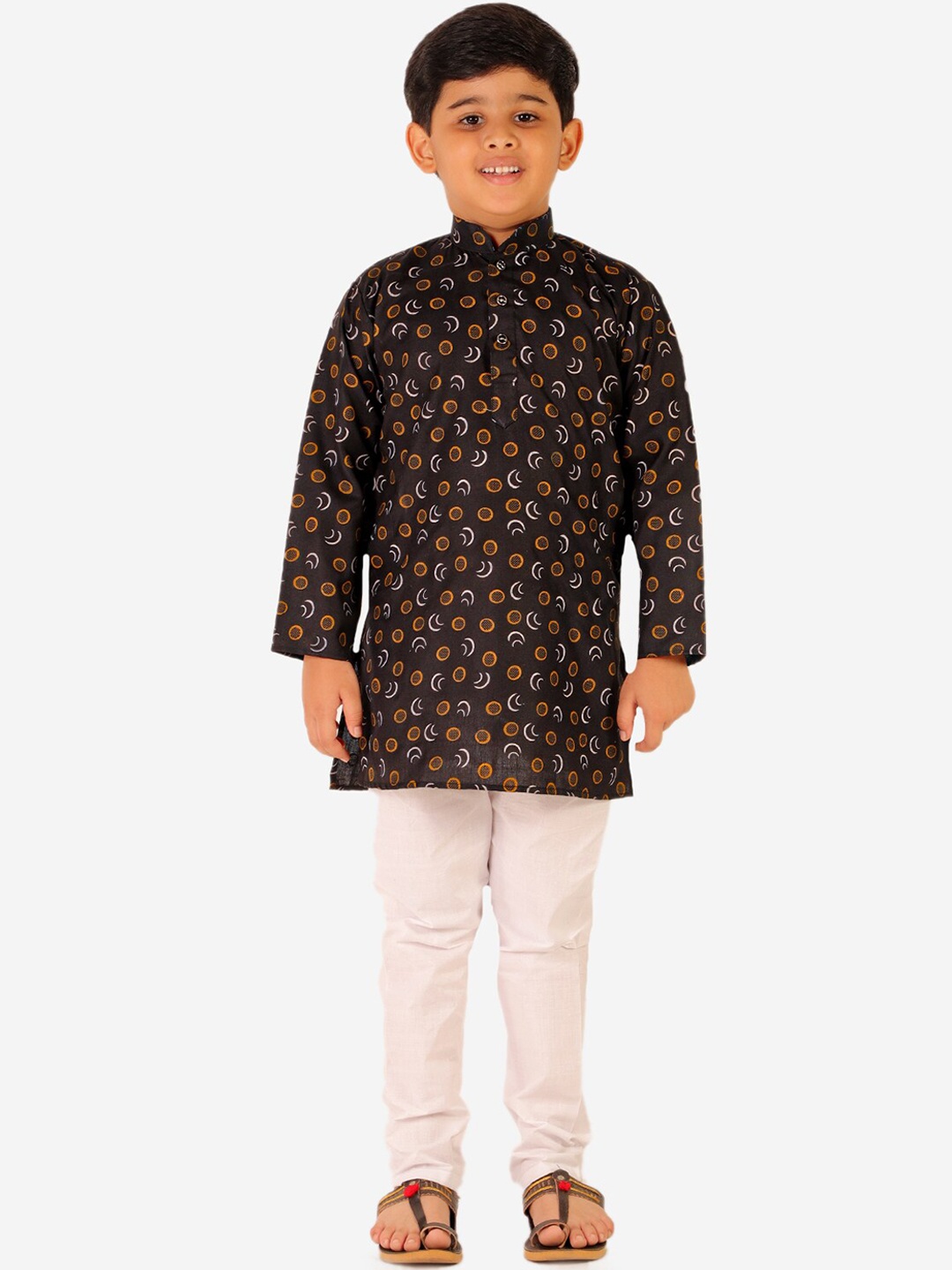 

Pro-Ethic STYLE DEVELOPER Boys Printed Pure Cotton Kurta with Pyjamas, Black