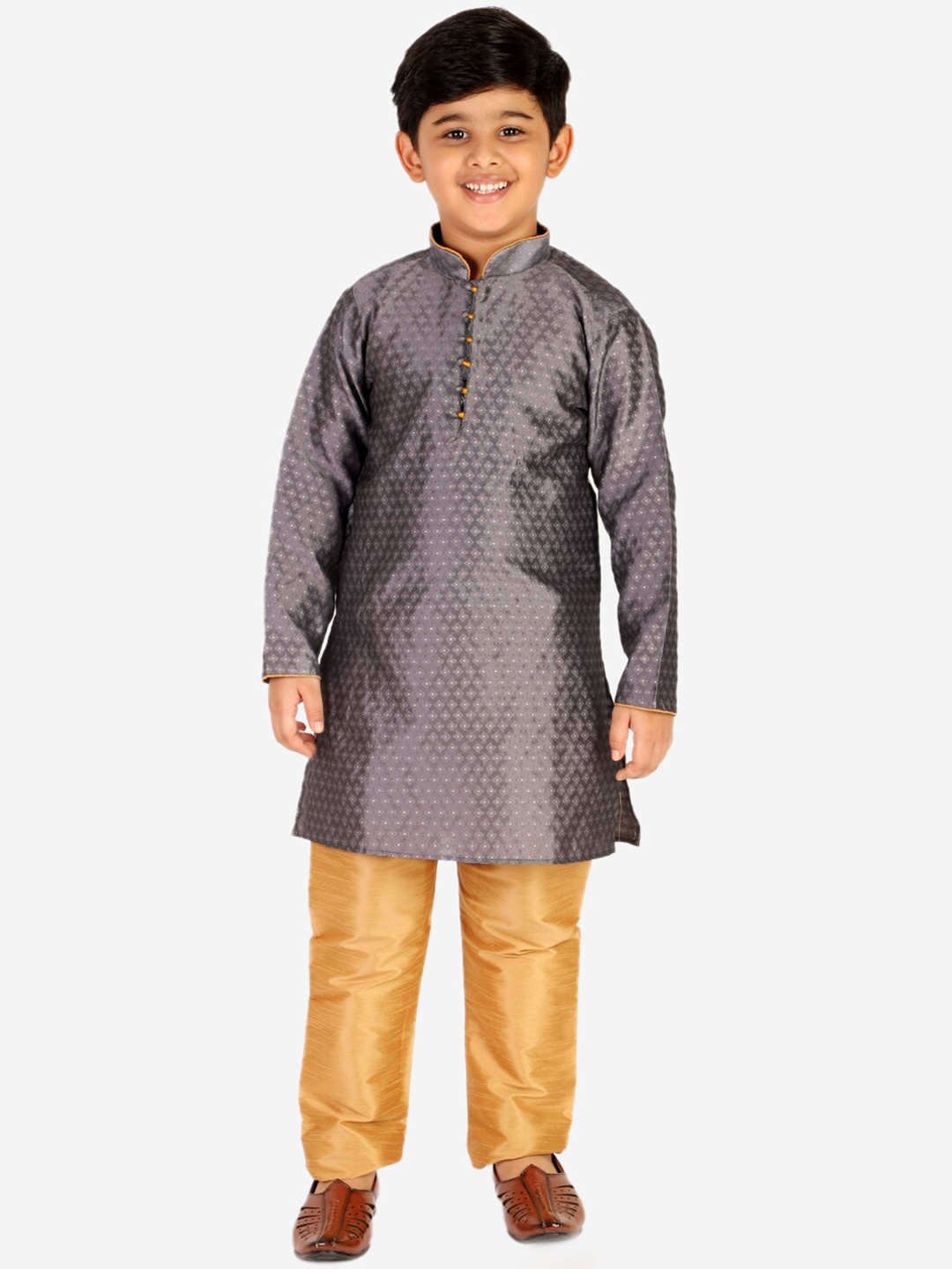 

Pro-Ethic STYLE DEVELOPER Boys Solid Pure Silk Straight Kurta with Pyjamas, Grey