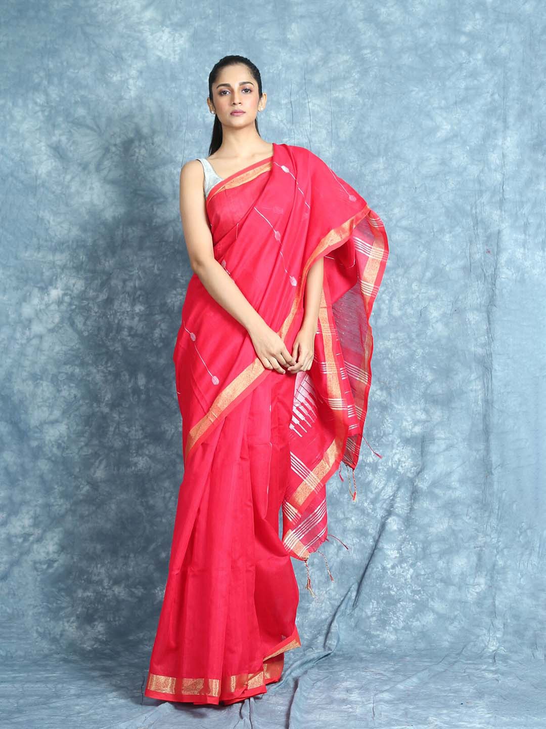 

Charukriti Red & Silver-Toned Woven Design Zari Pure Cotton Saree