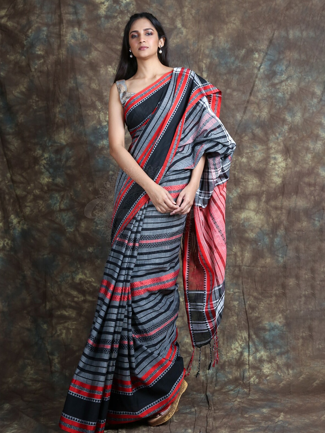 

Charukriti Grey & Red Striped Pure Cotton Saree