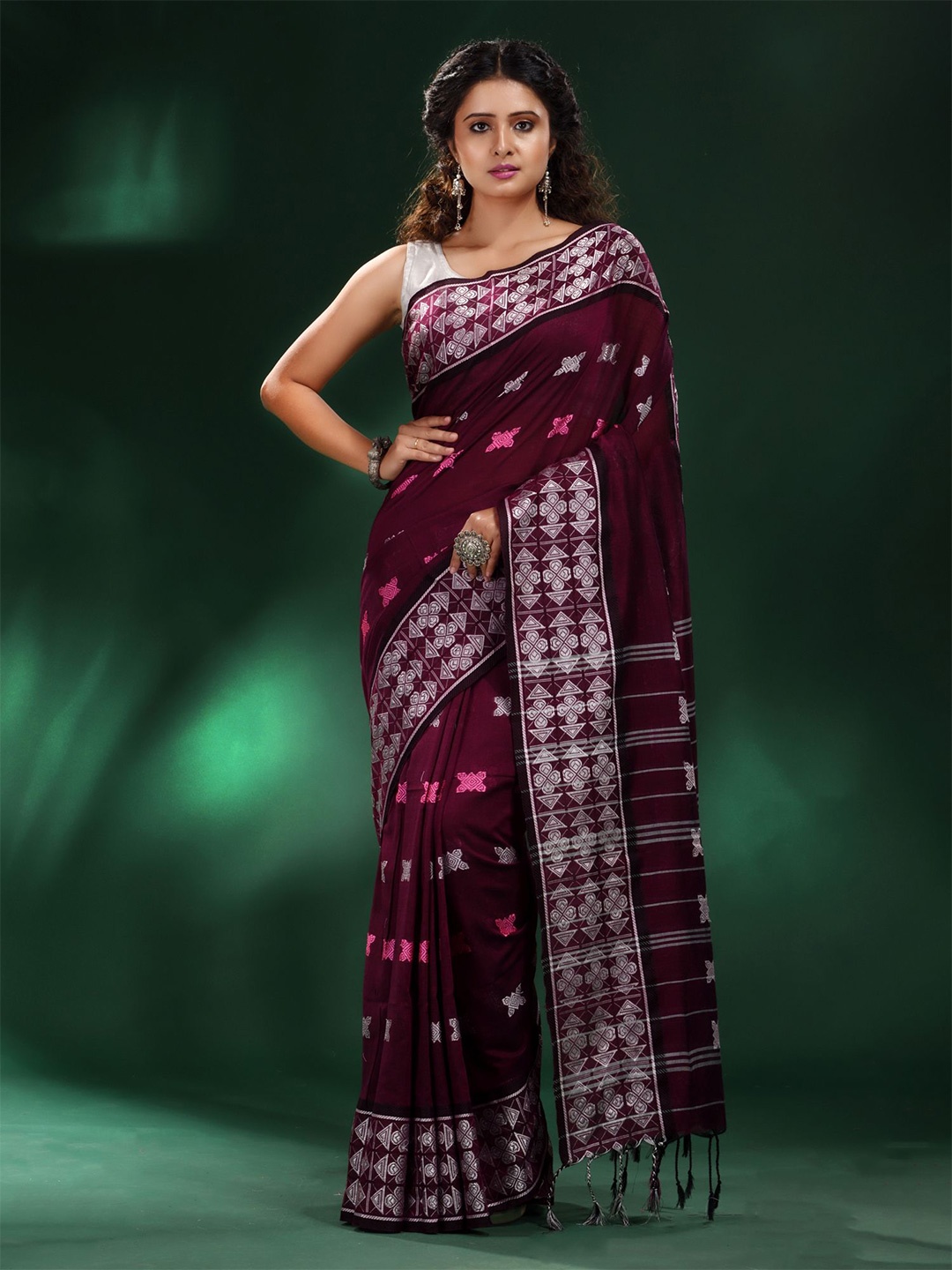 

Charukriti Maroon & Off White Pure Cotton Saree