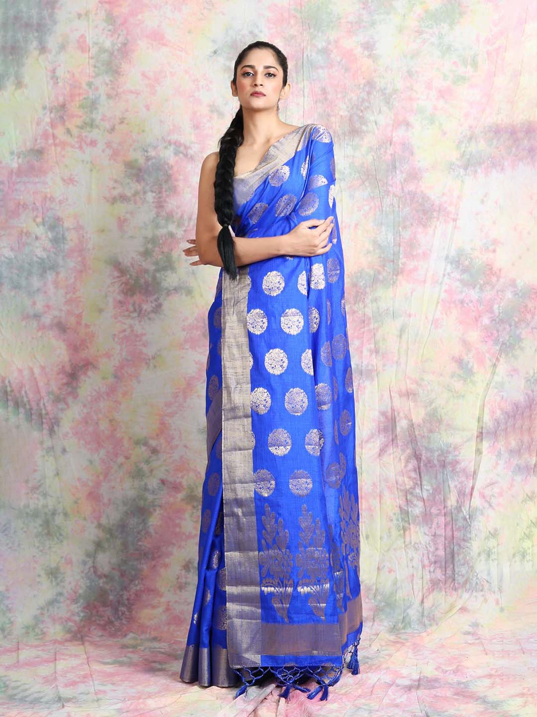 

Charukriti Blue & Gold-Toned Floral Pure Silk Saree