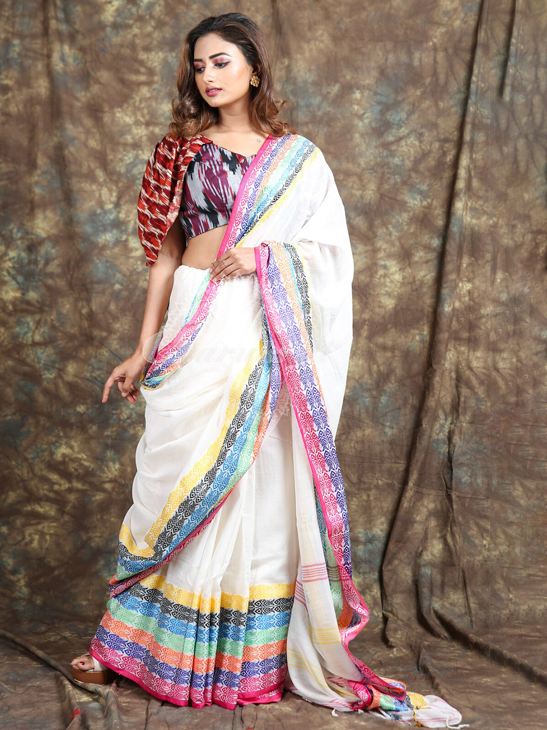 

Charukriti White & Pink Pure Cotton Saree