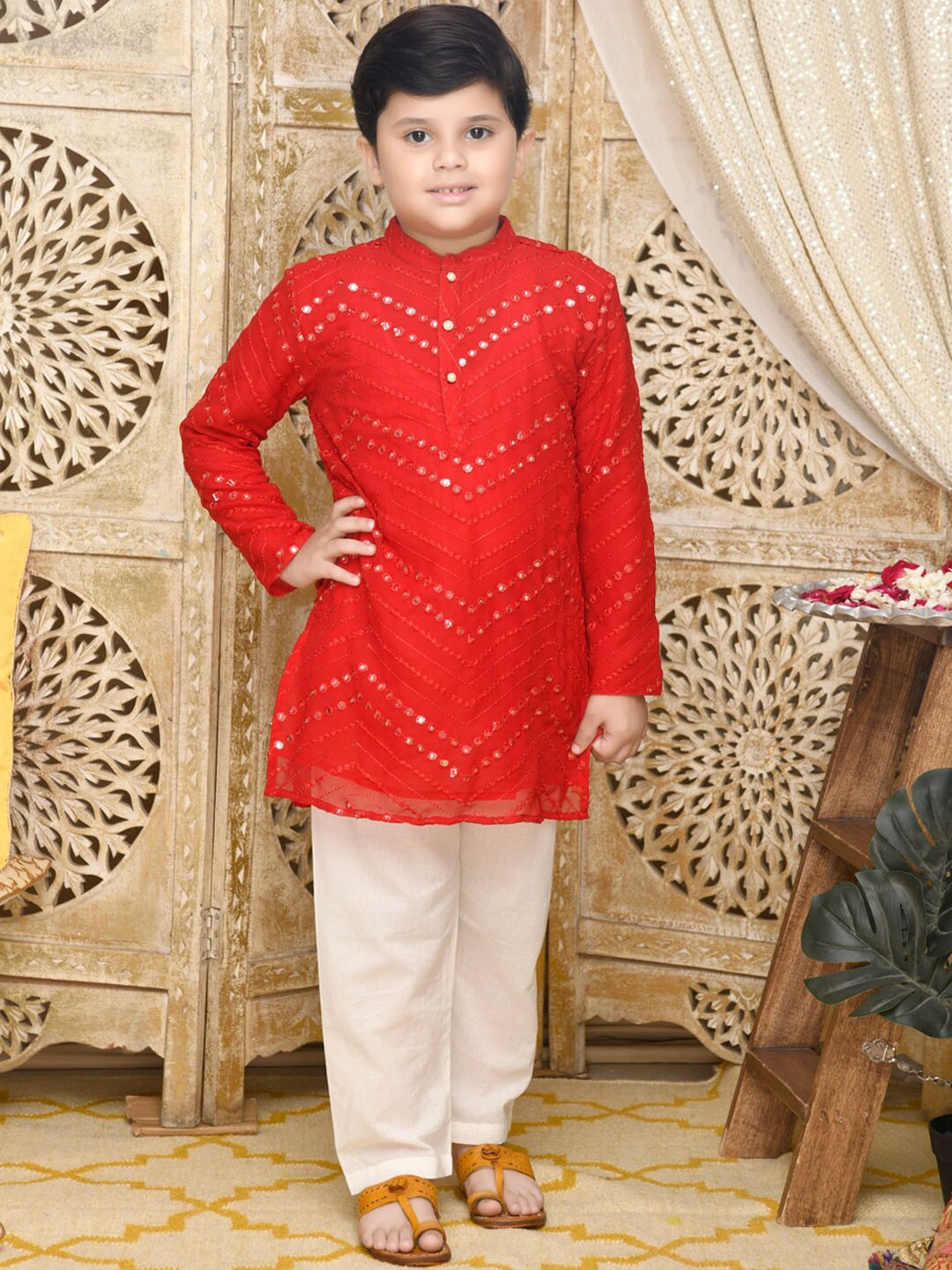 

SAKA DESIGNS Boys Embroidered And Mirror Work Kurta With Pyjama, Red
