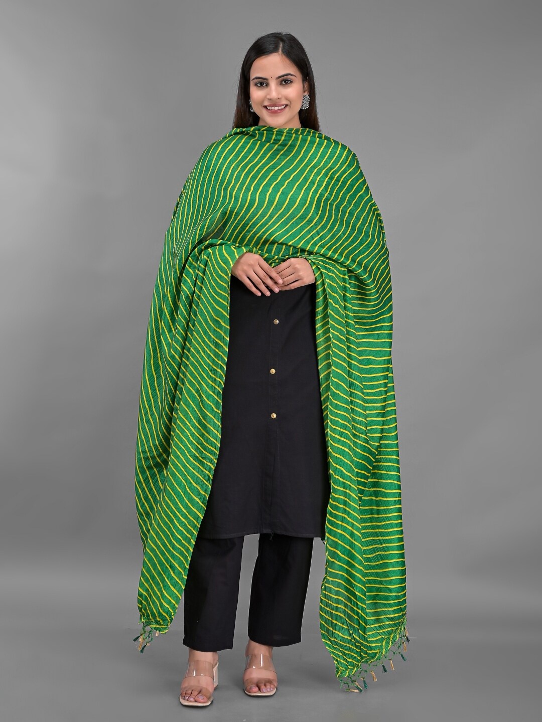

Apratim Green & Yellow Printed Leheriya Dupatta