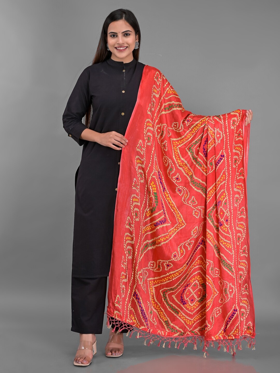 

Apratim Peach-Coloured & Green Printed Bandhani Dupatta