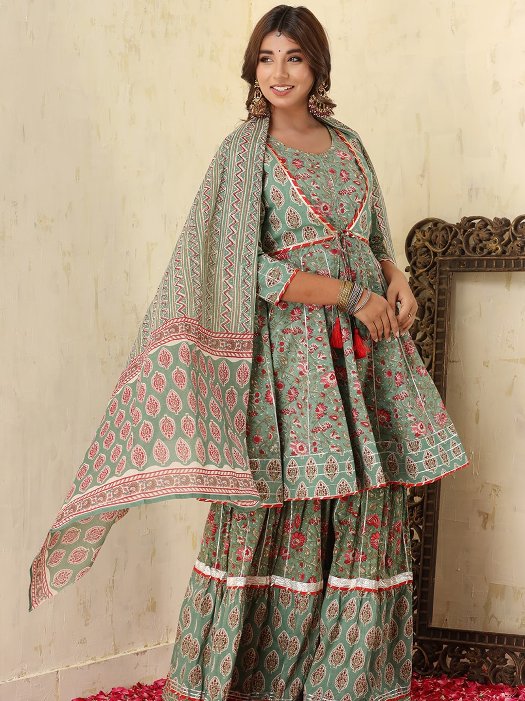 

KAAJH Women Green Floral Embroidered Pure Cotton Kurta with Sharara & With Dupatta