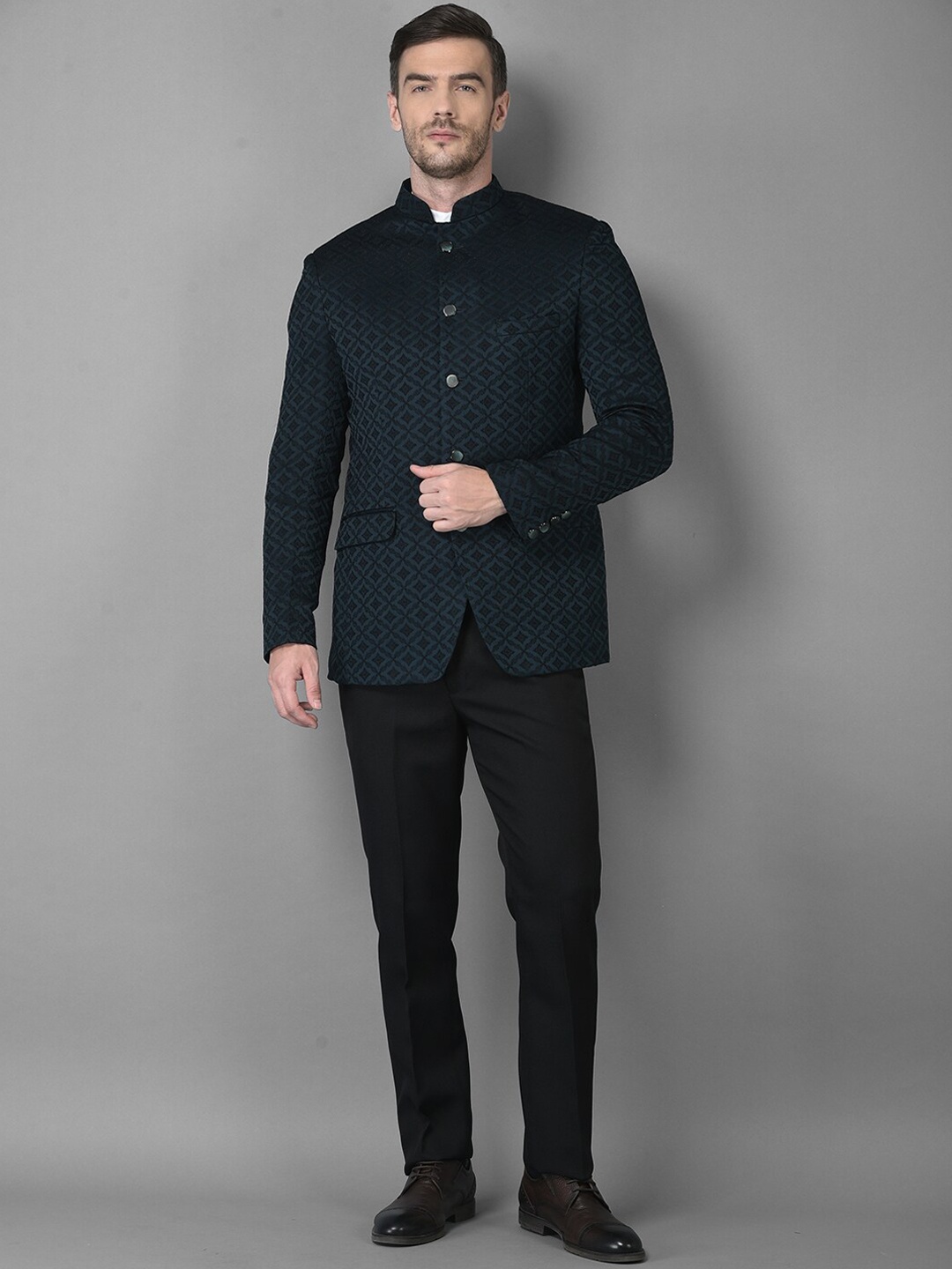 

Canary London Men Teal Blue & Black Printed Slim-Fit Tuxedo 2-Piece Suit