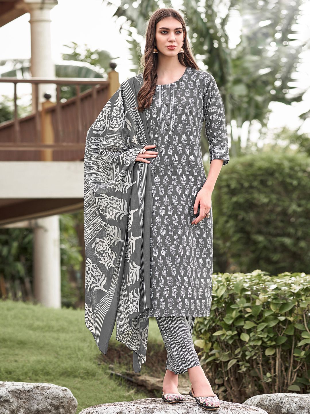 

Satrani Grey & Off White Printed Unstitched Dress Material