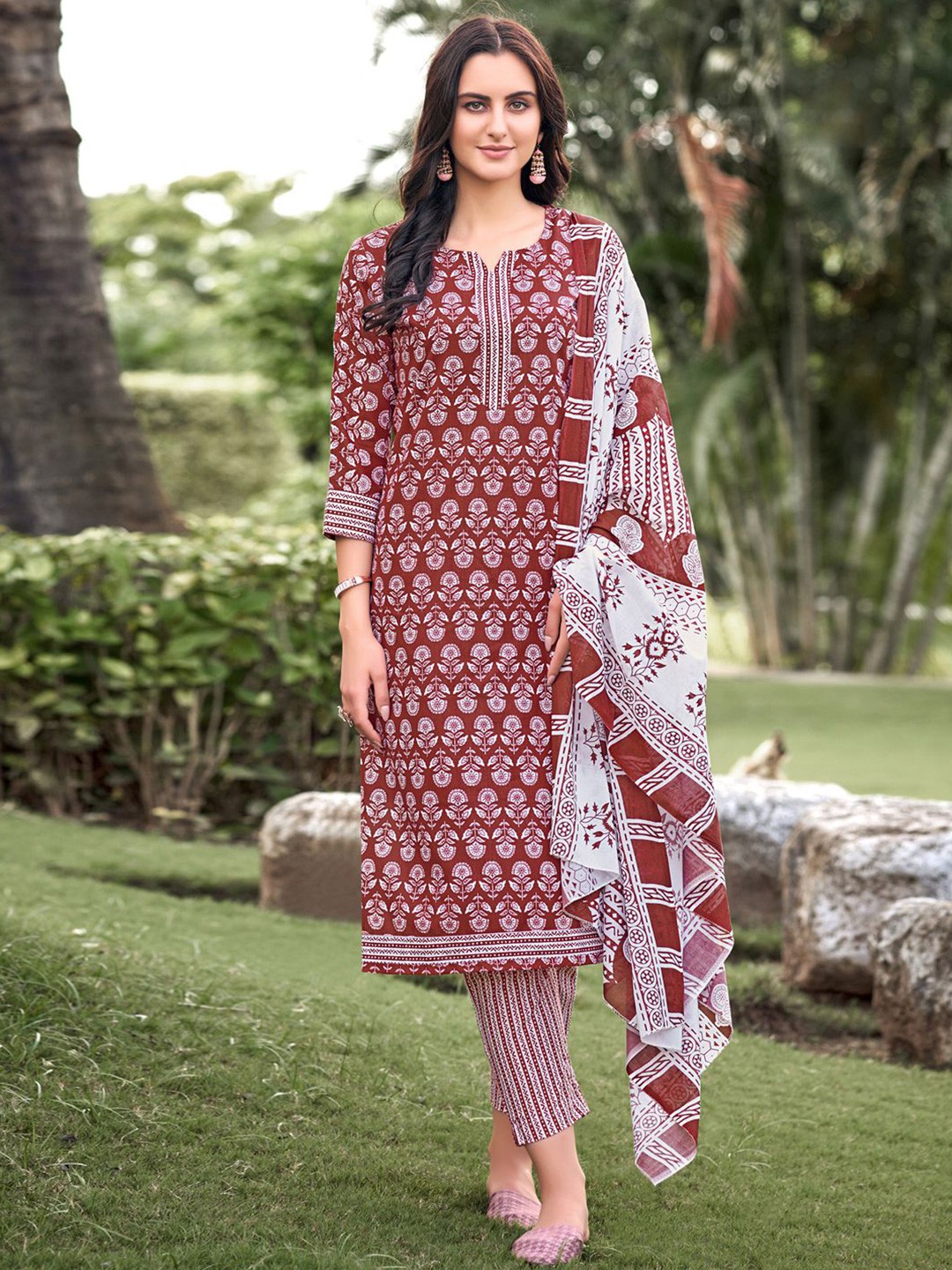 

Satrani Women Red & Off White Printed Unstitched Dress Material
