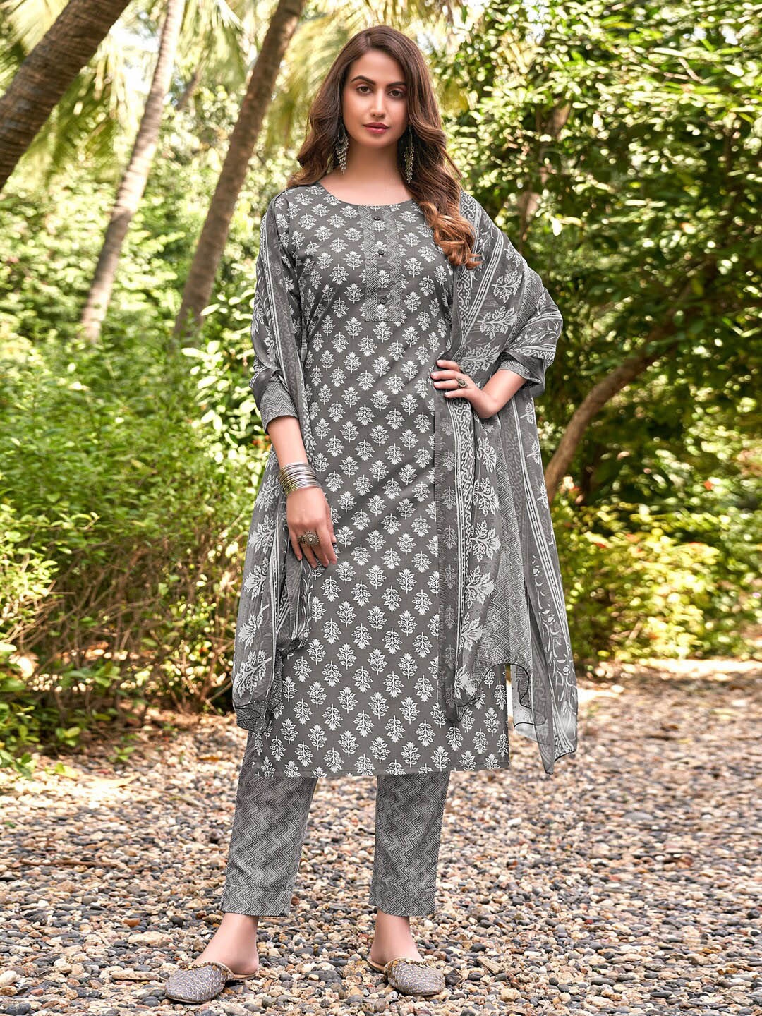 

Satrani Women Grey & White Printed Unstitched Dress Material