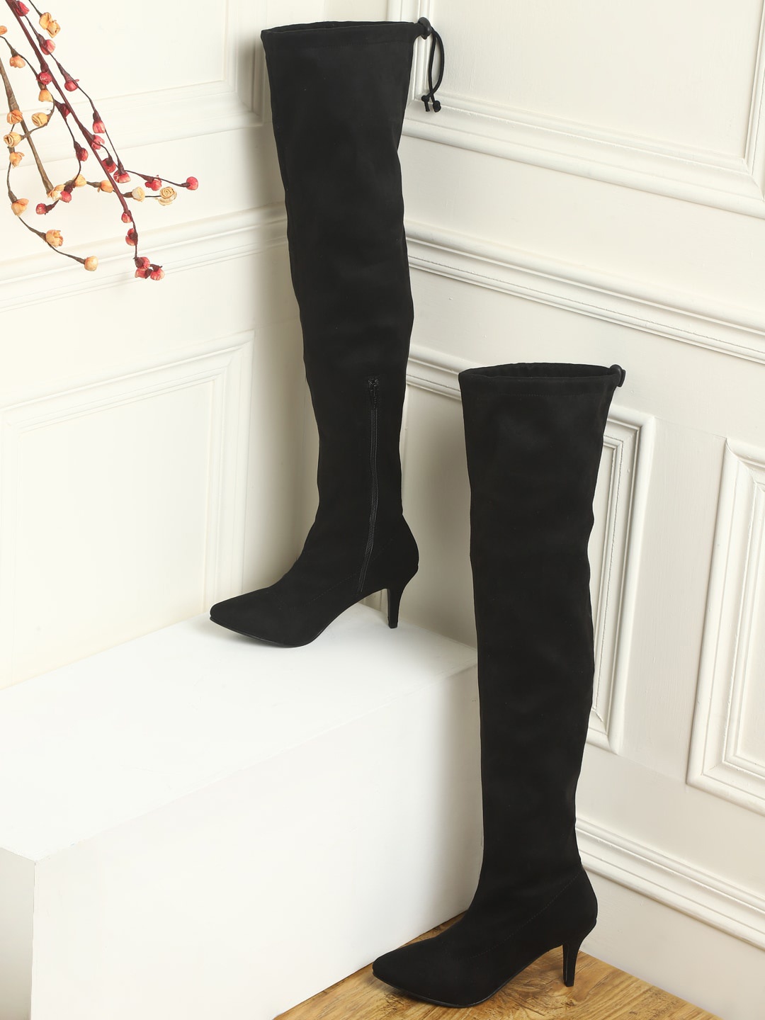 

Truffle Collection Women Black Solid Winter Boots