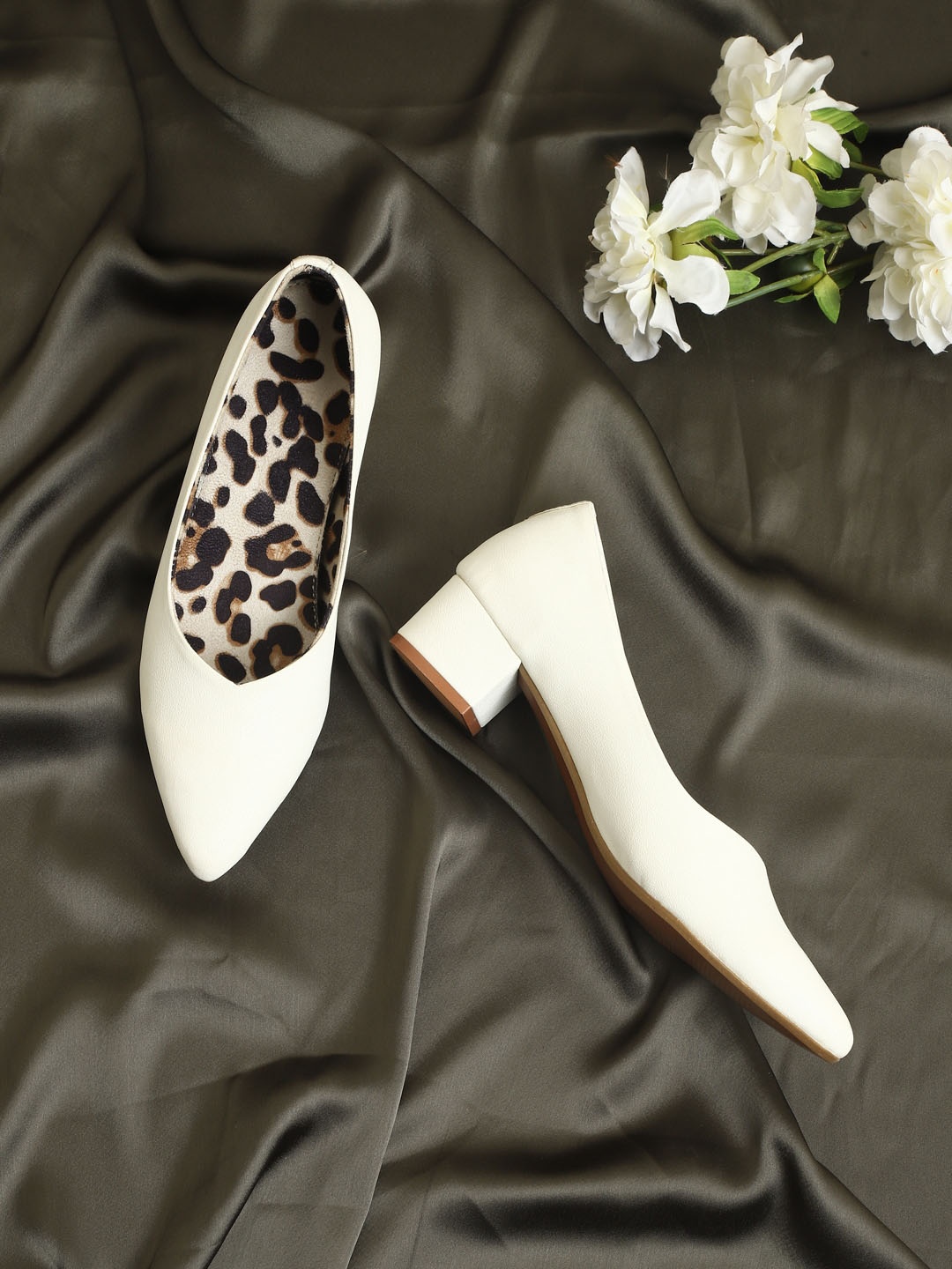 

Truffle Collection White PU Block Pumps
